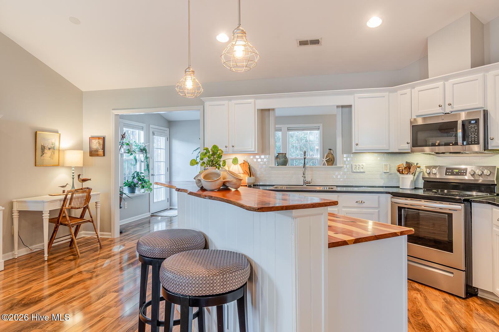 100558017 | Photo 12