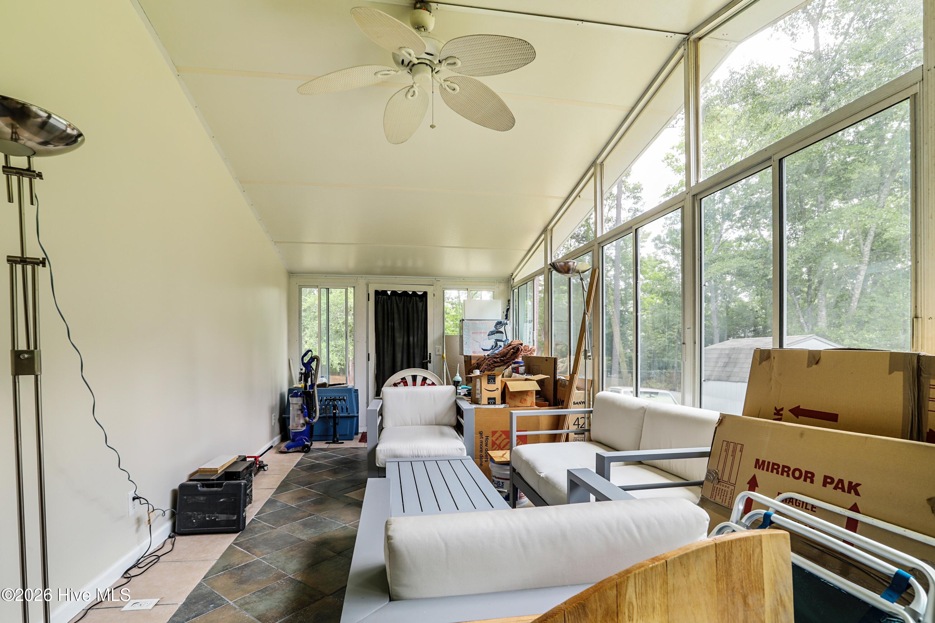 100568147 | Photo 23