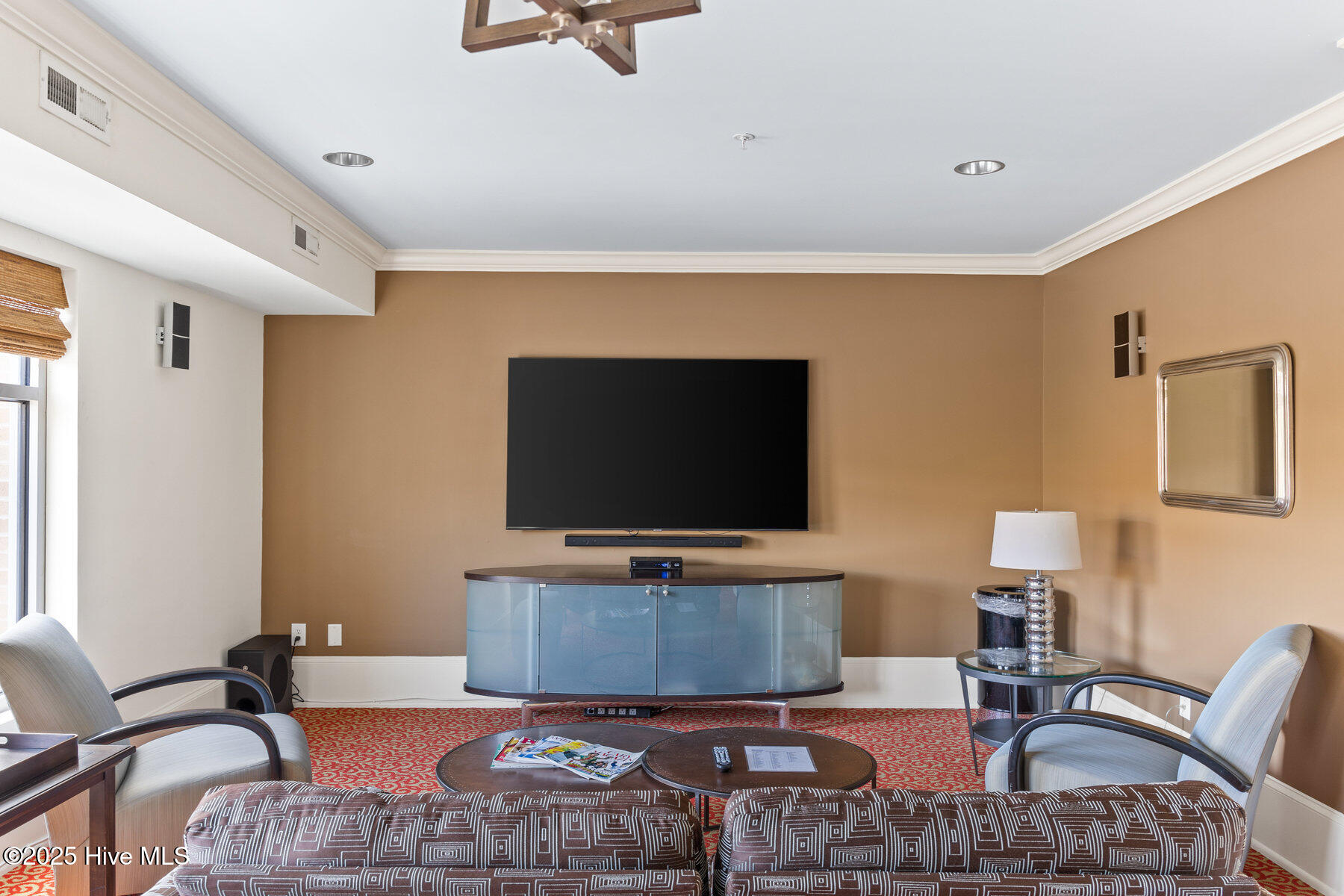 100518149 | Photo 28