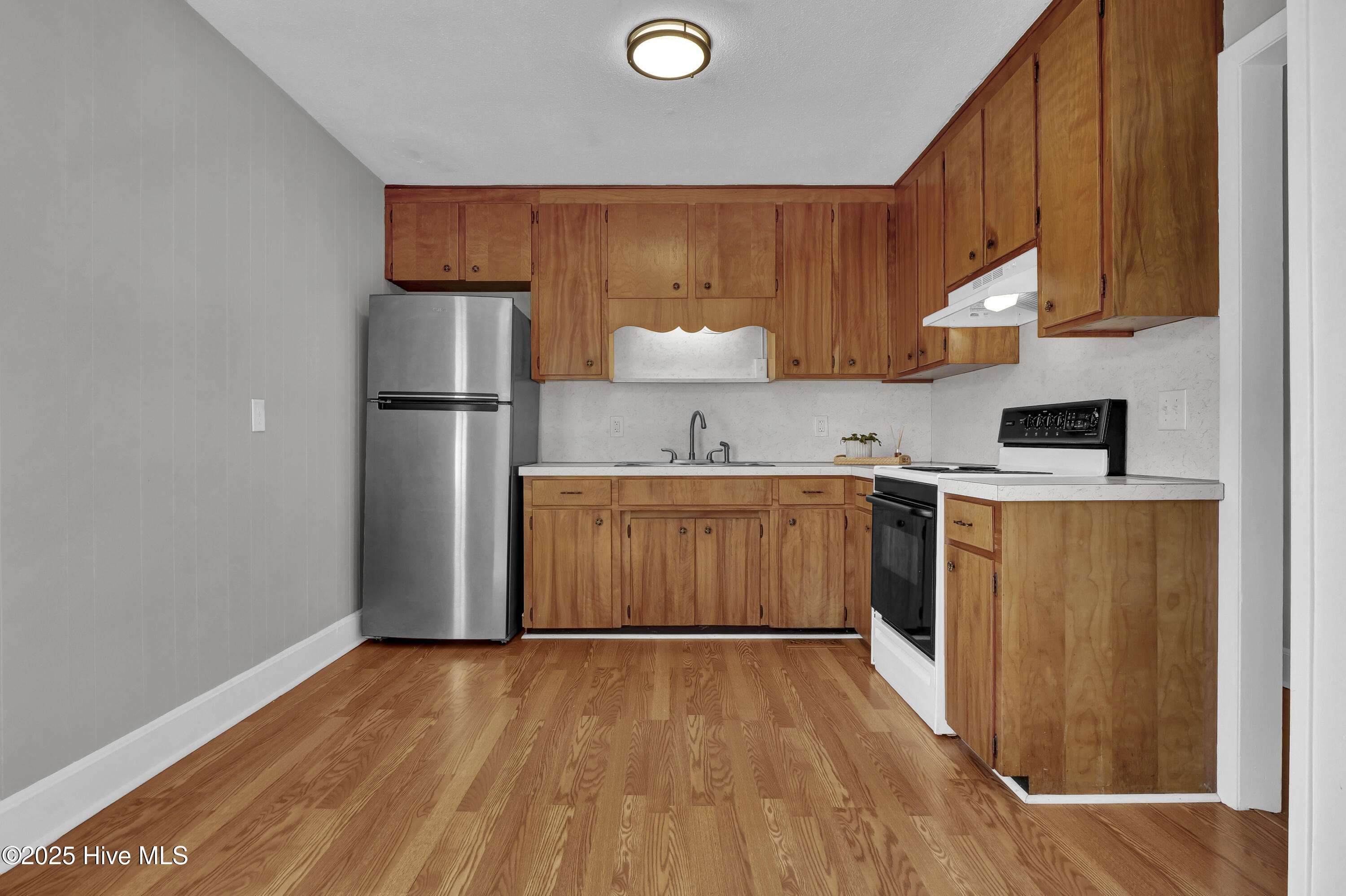 100534671 | Photo 13