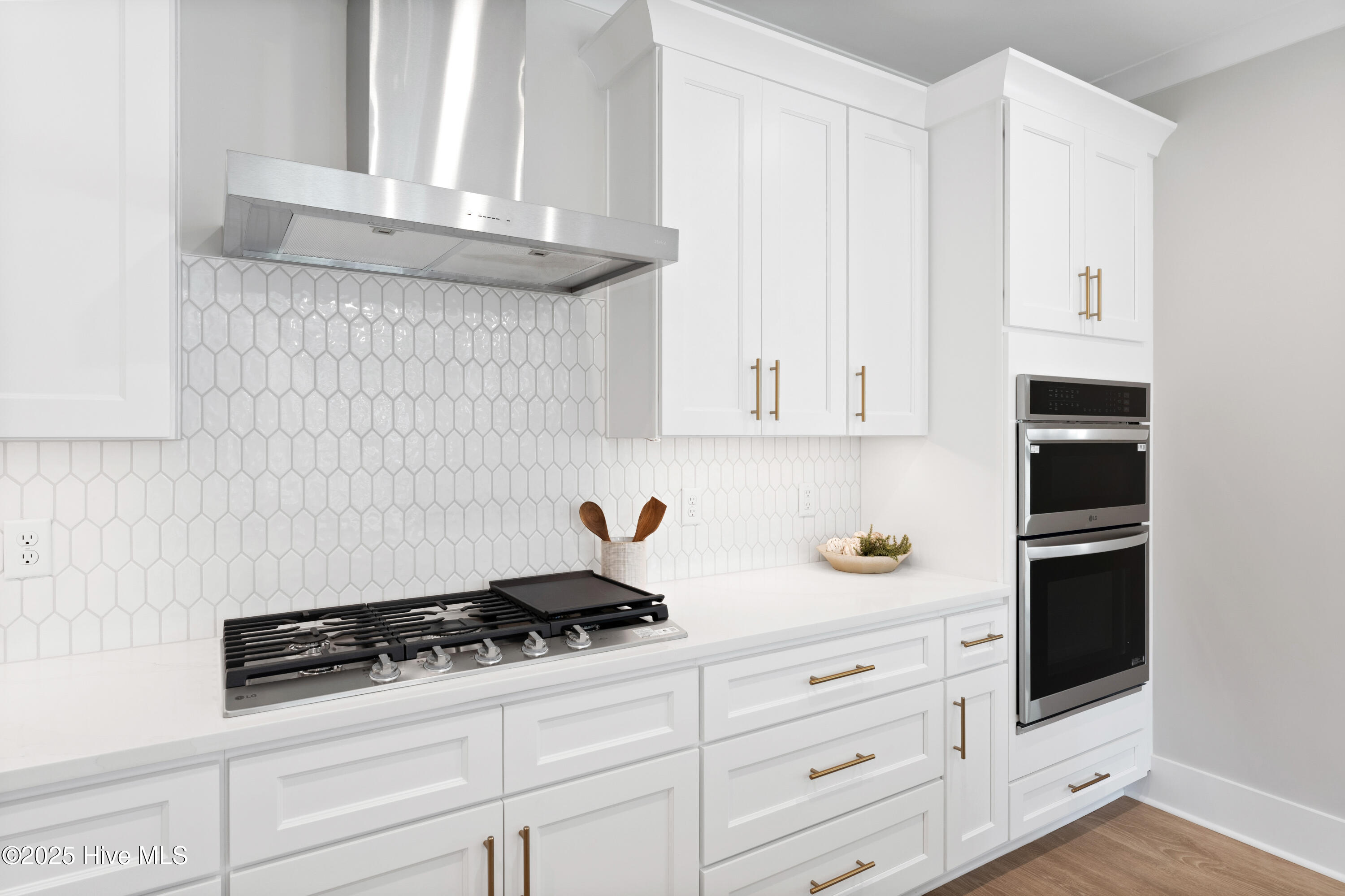 100547015 | Photo 33