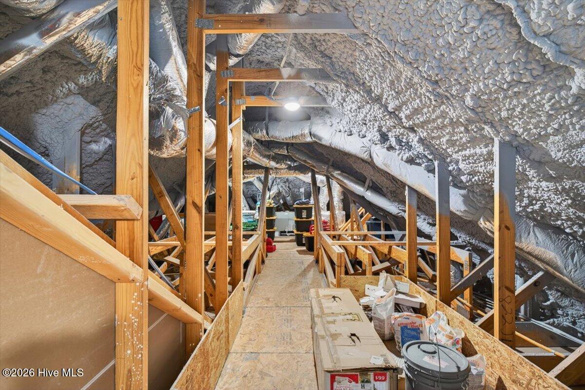 100549175 | Photo 48