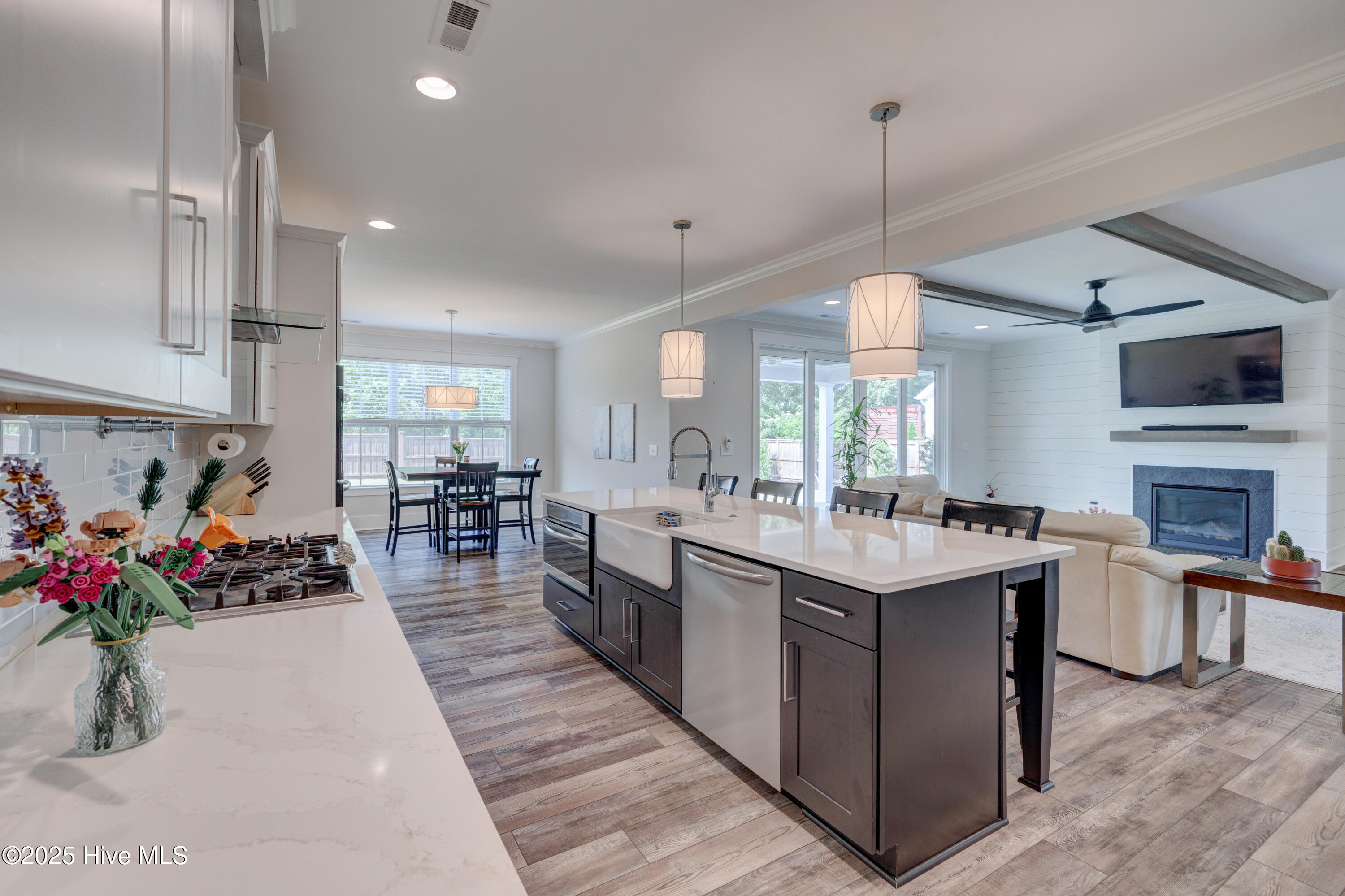 100553417 | Photo 25