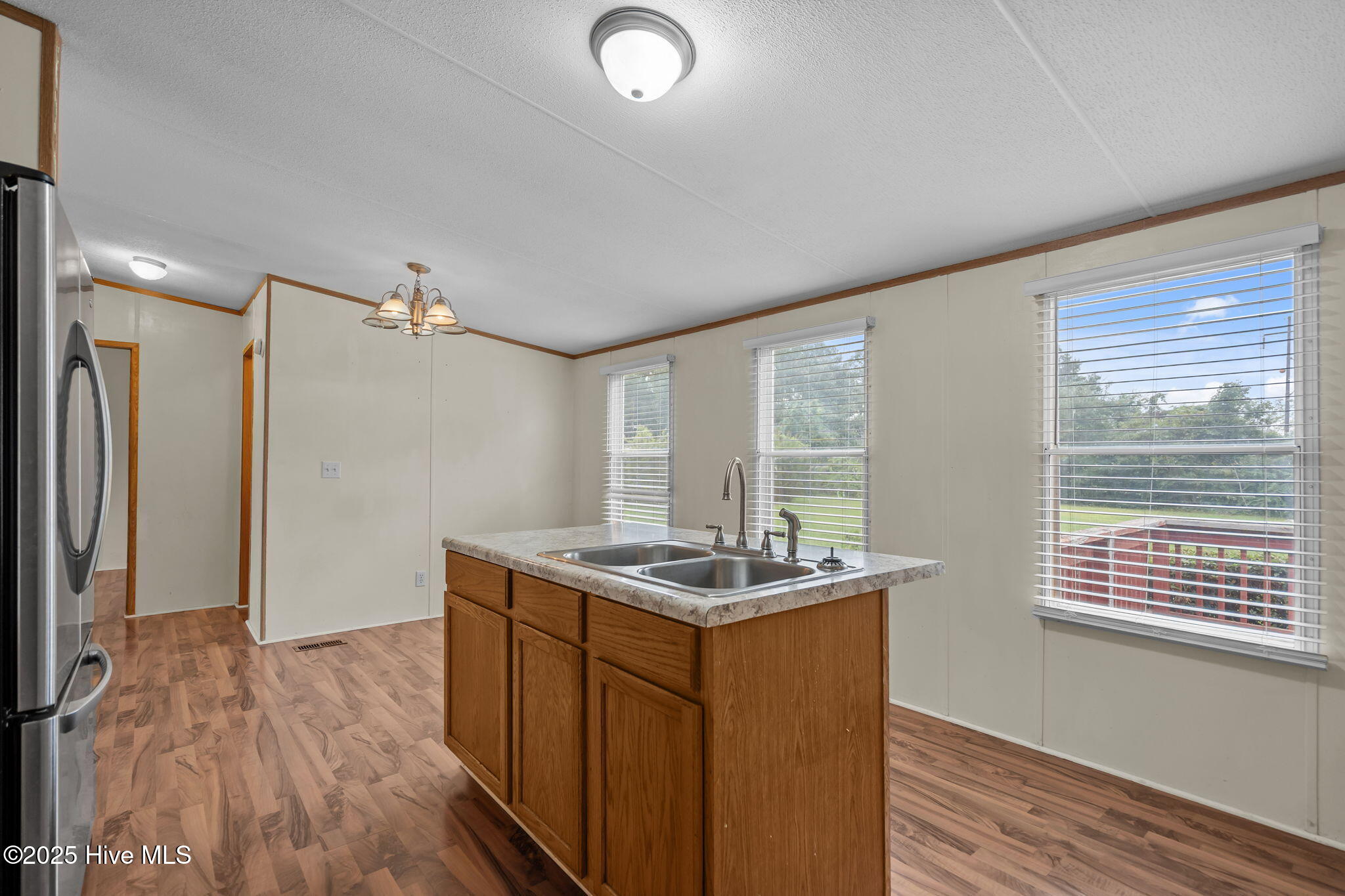 100530920 | Photo 15