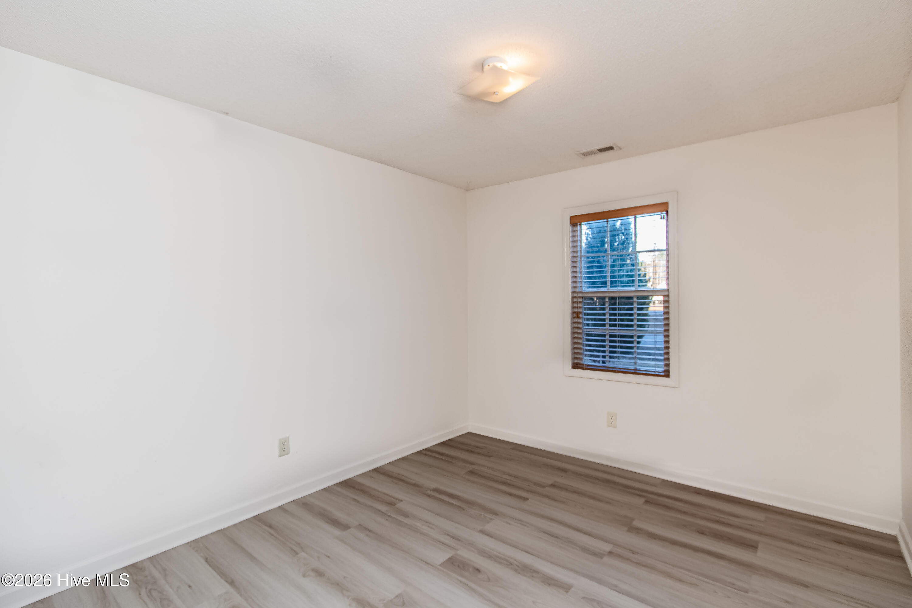 100547548 | Photo 21