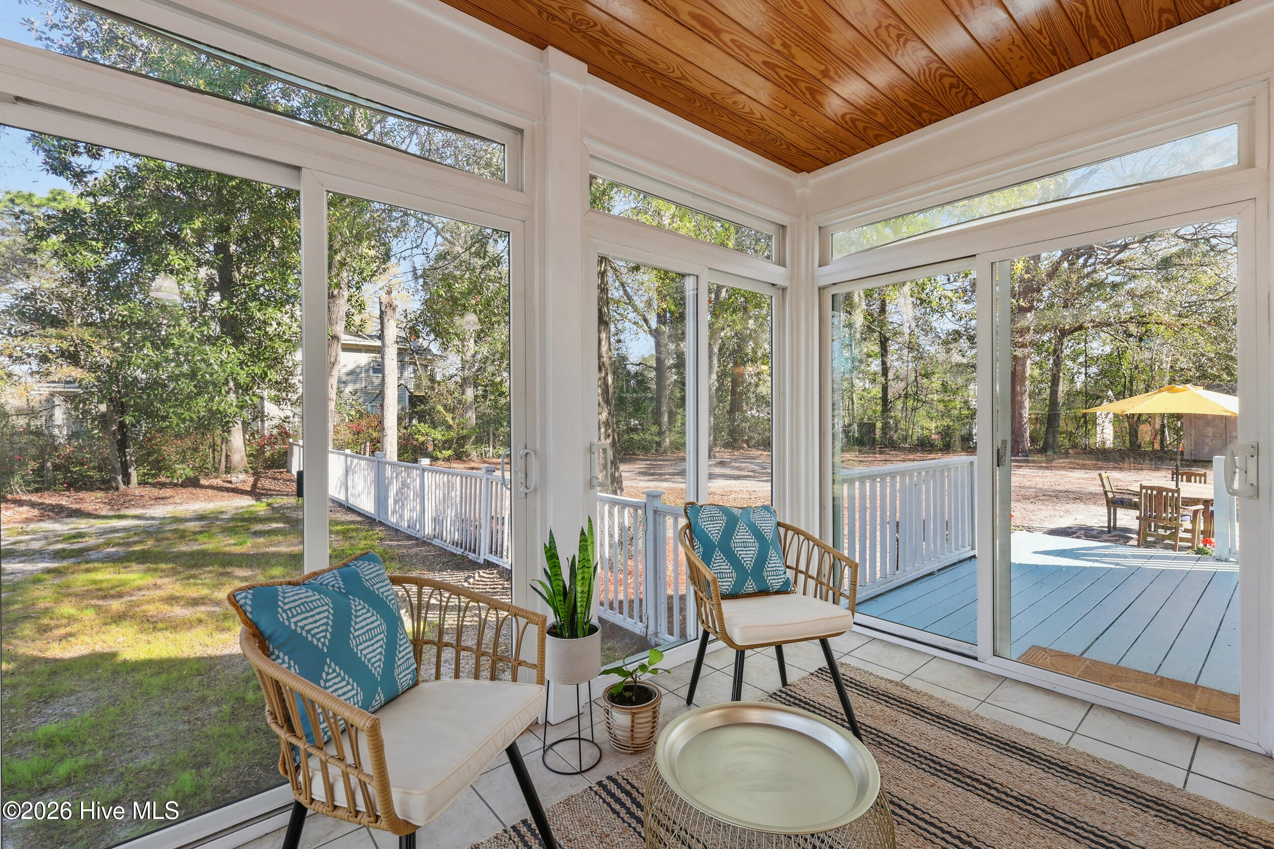 100562398 | Photo 32