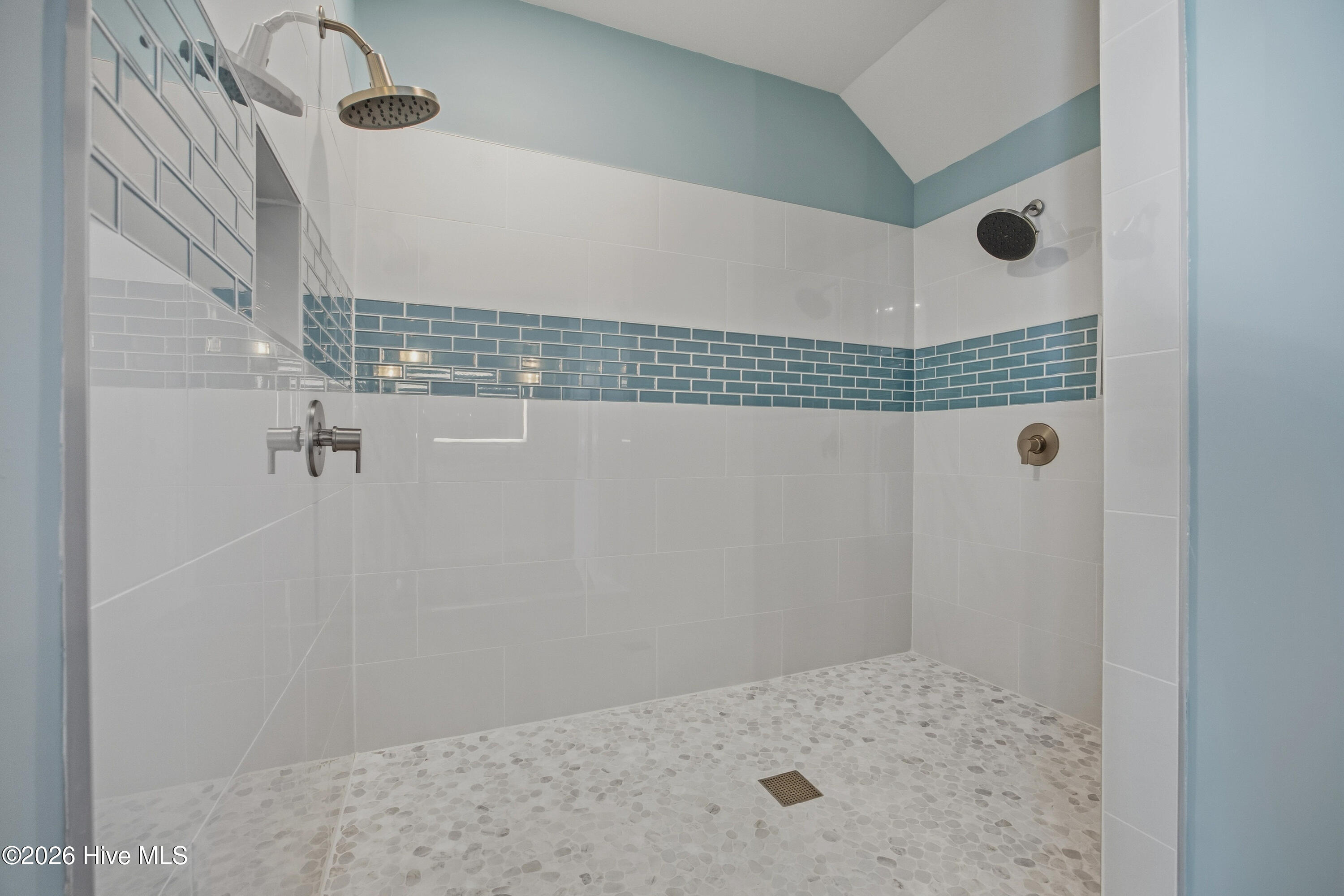 100569941 | Photo 47