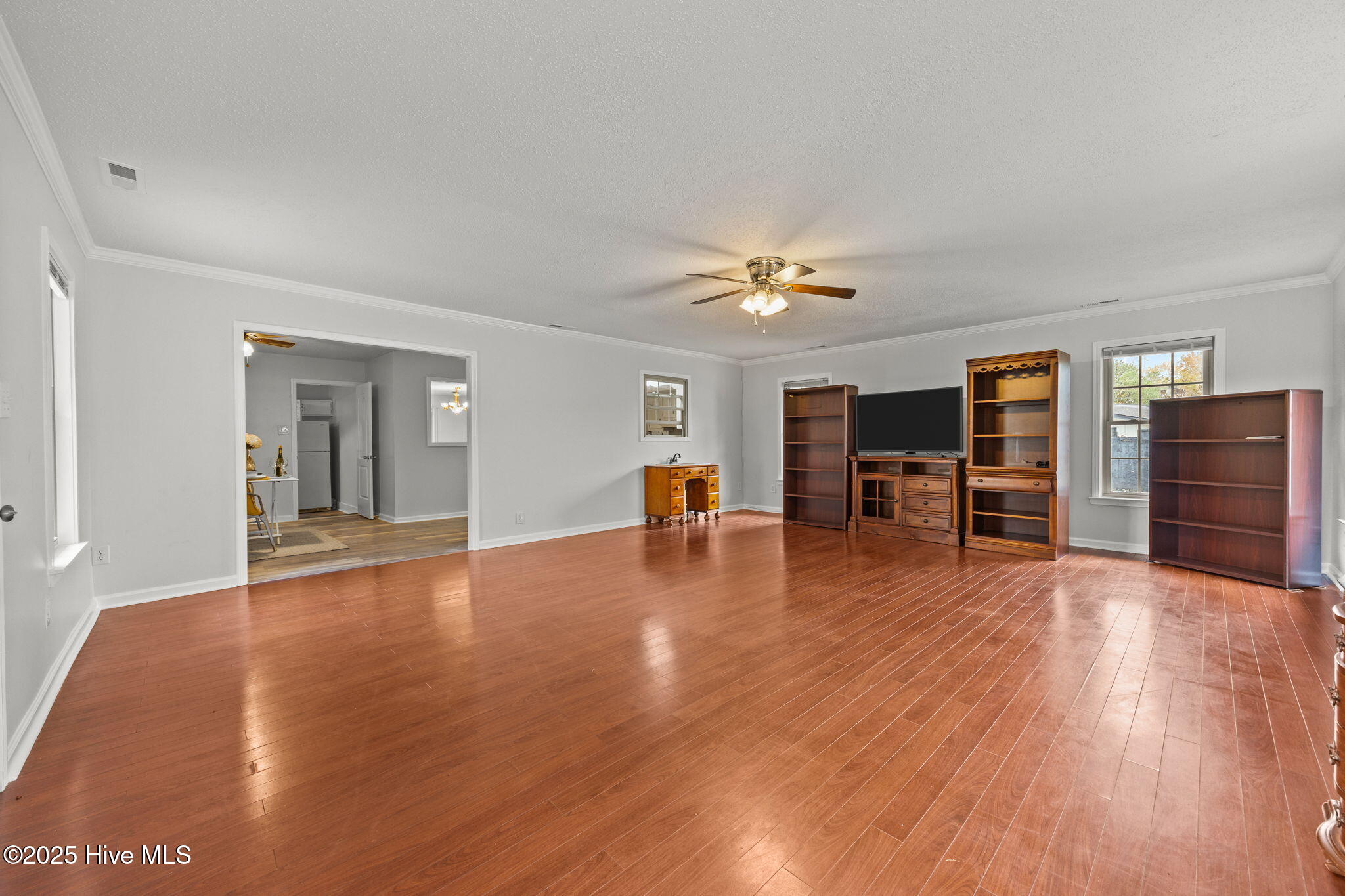 100538869 | Photo 12