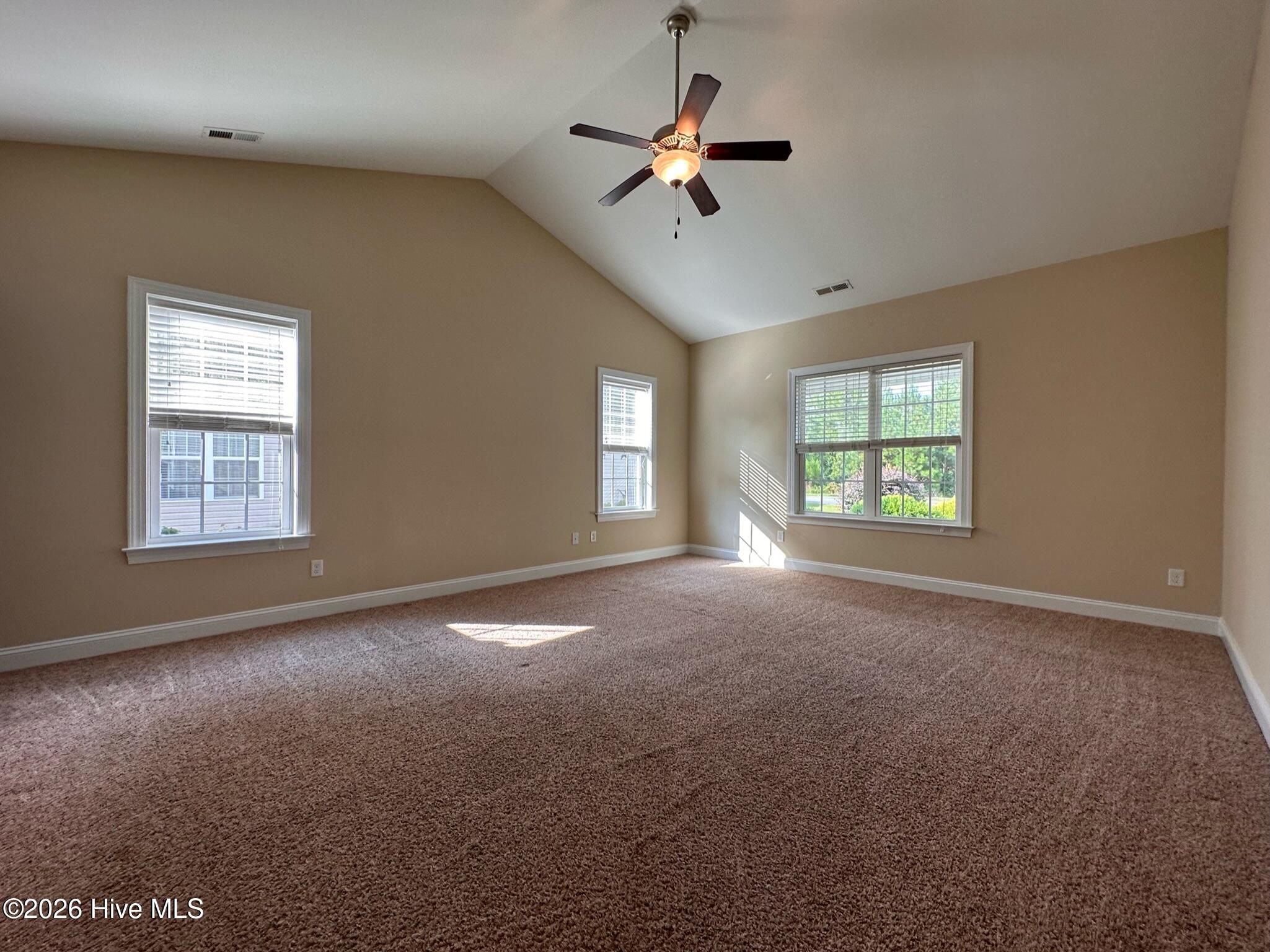 100557868 | Photo 26