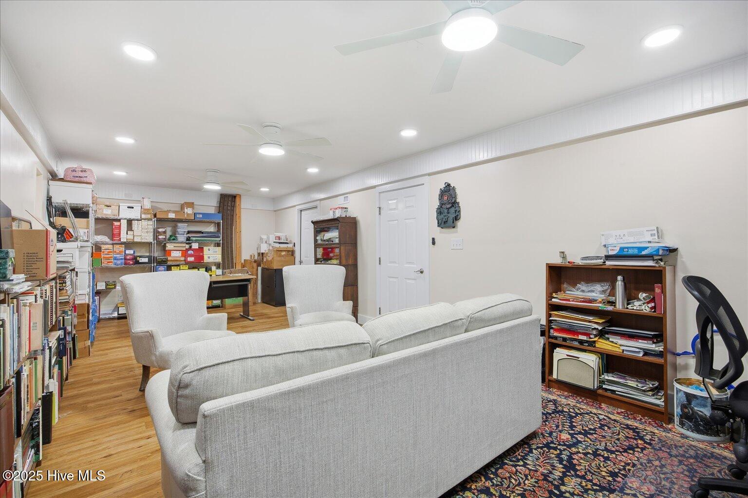 100546689 | Photo 14