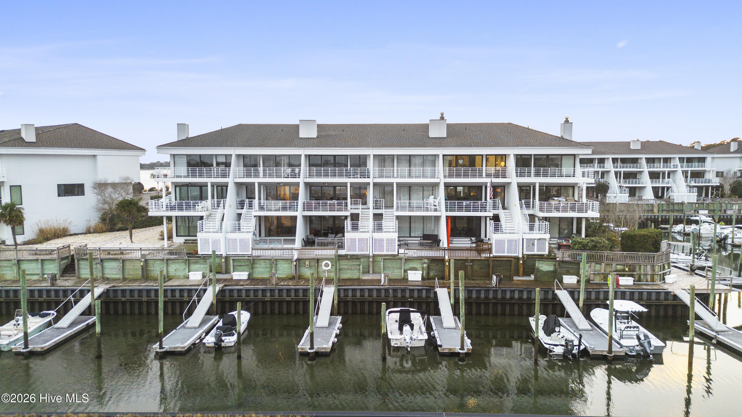 100553448 | Photo 53