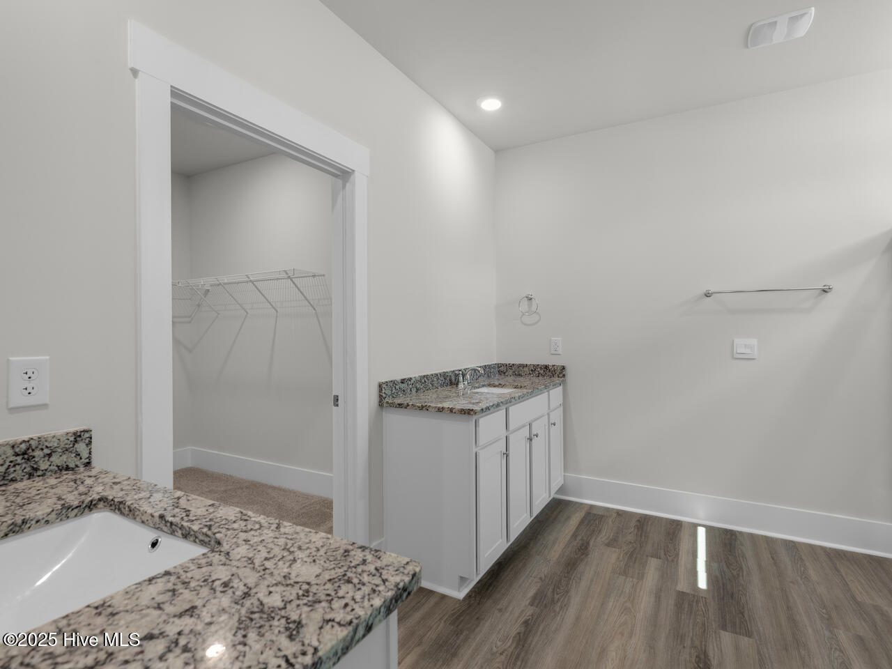 100556829 | Photo 19