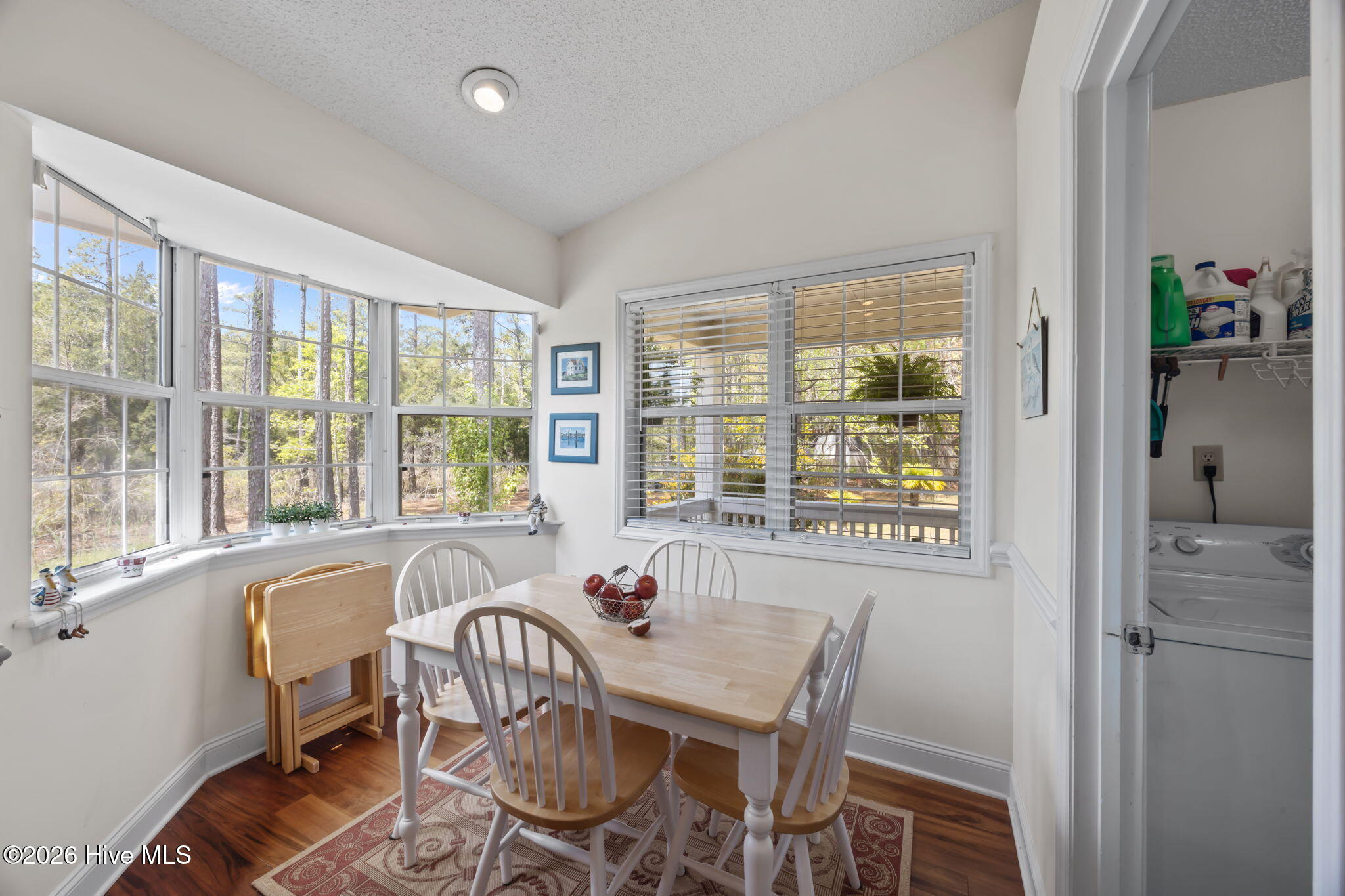 Eat-in Area of Kitchen
