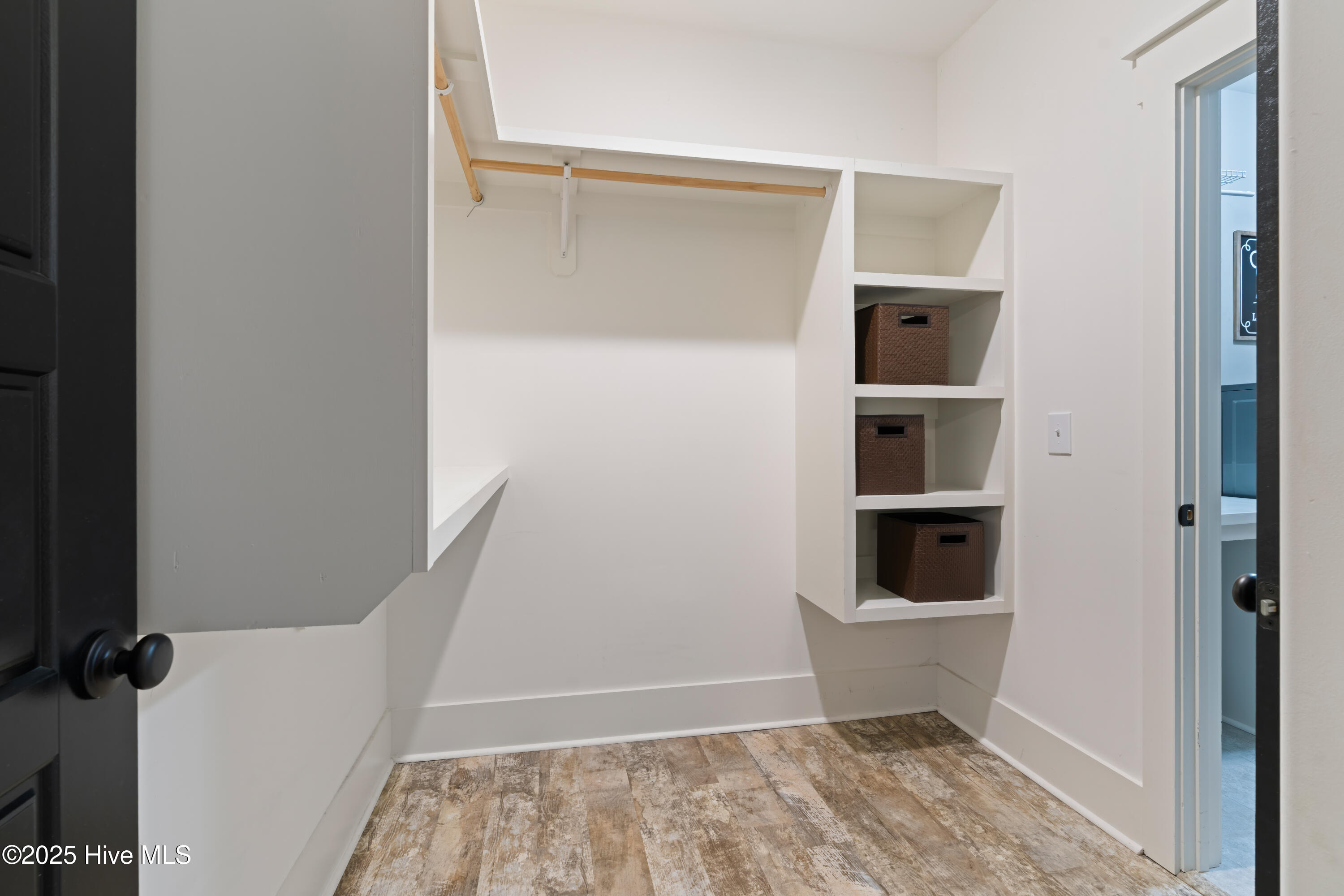 100543866 | Photo 38