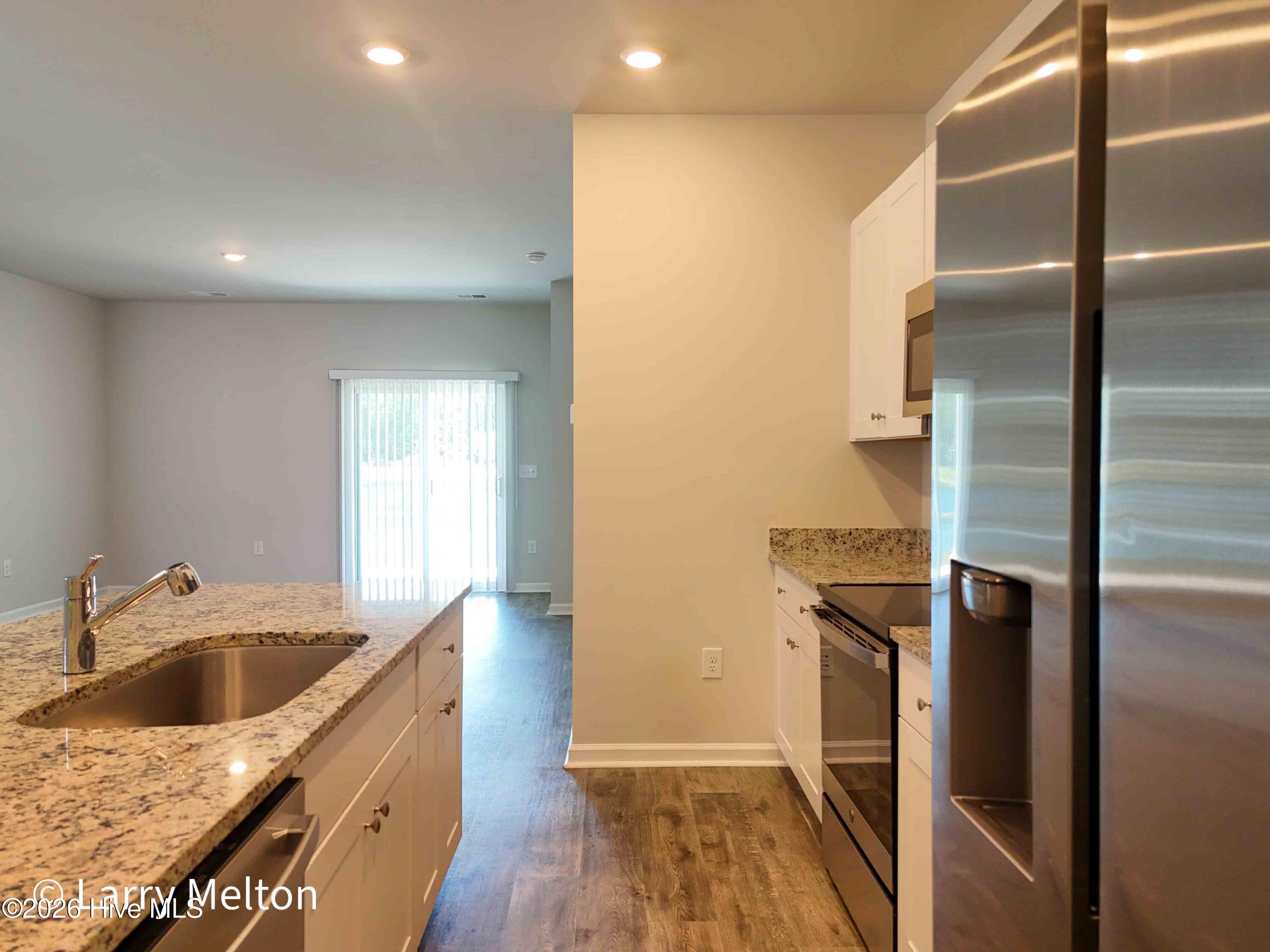 100564971 | Photo 16