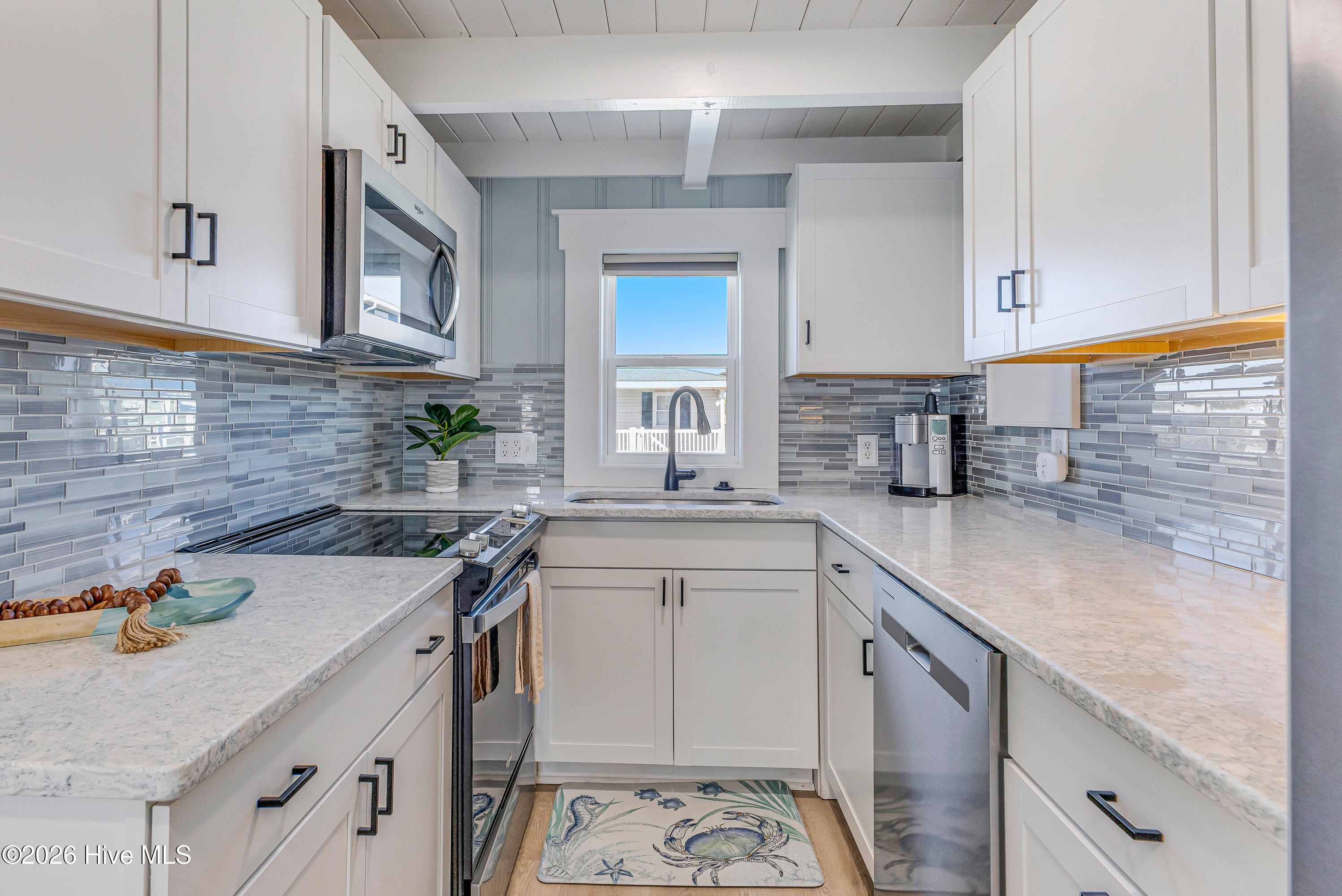 100547923 | Photo 11