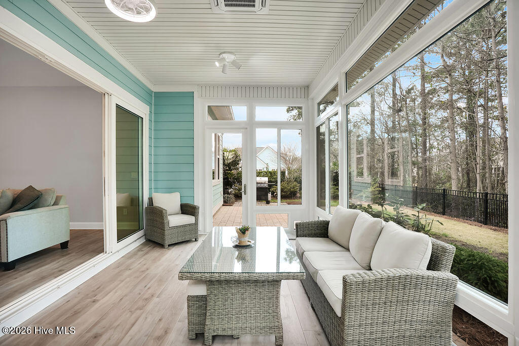 100558755 | Photo 21