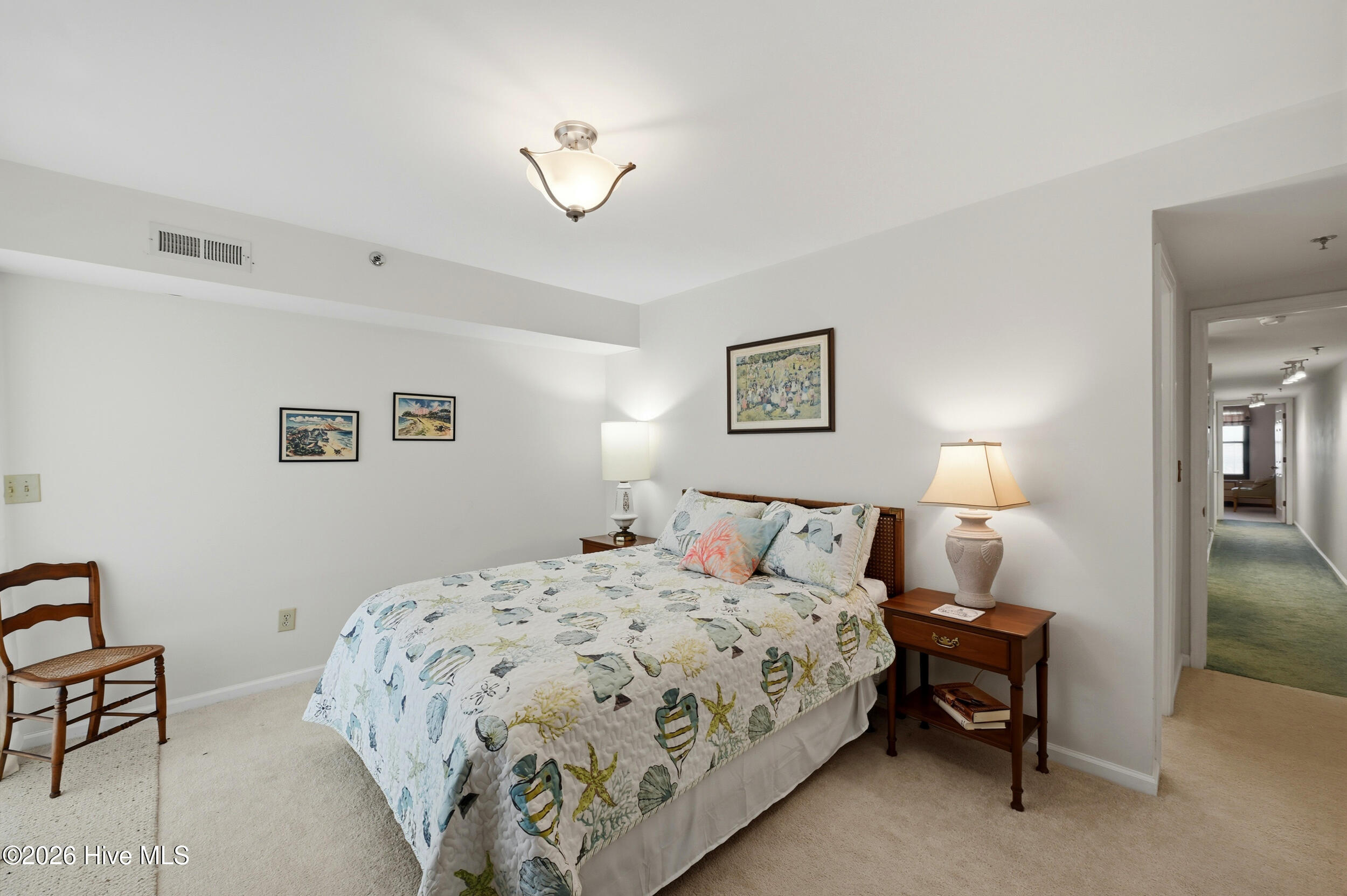 100563274 | Photo 19