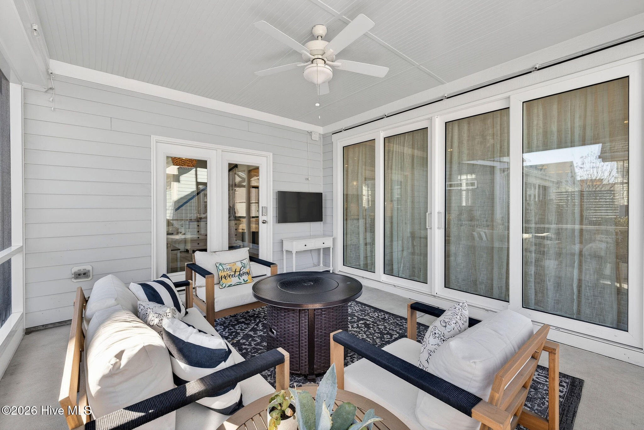 100554120 | Photo 22