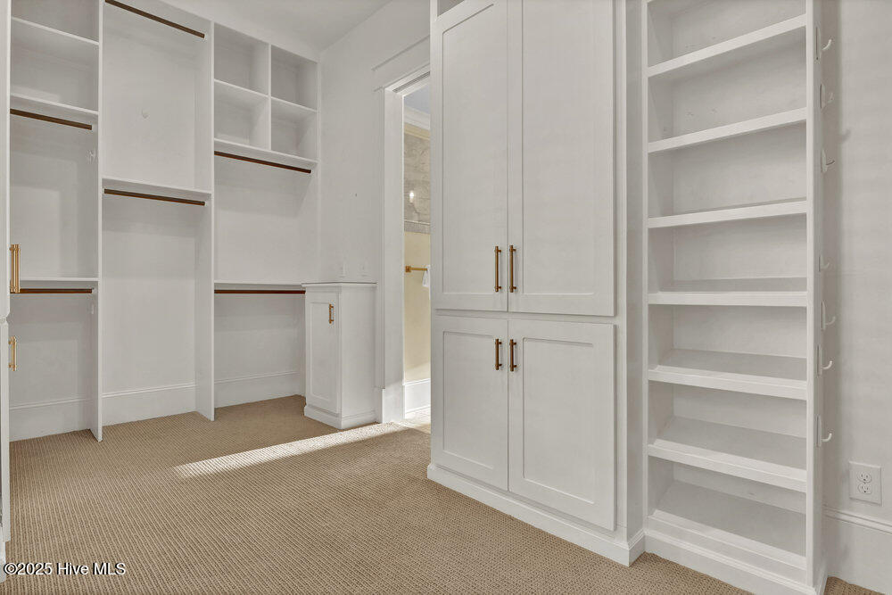 100537011 | Photo 38