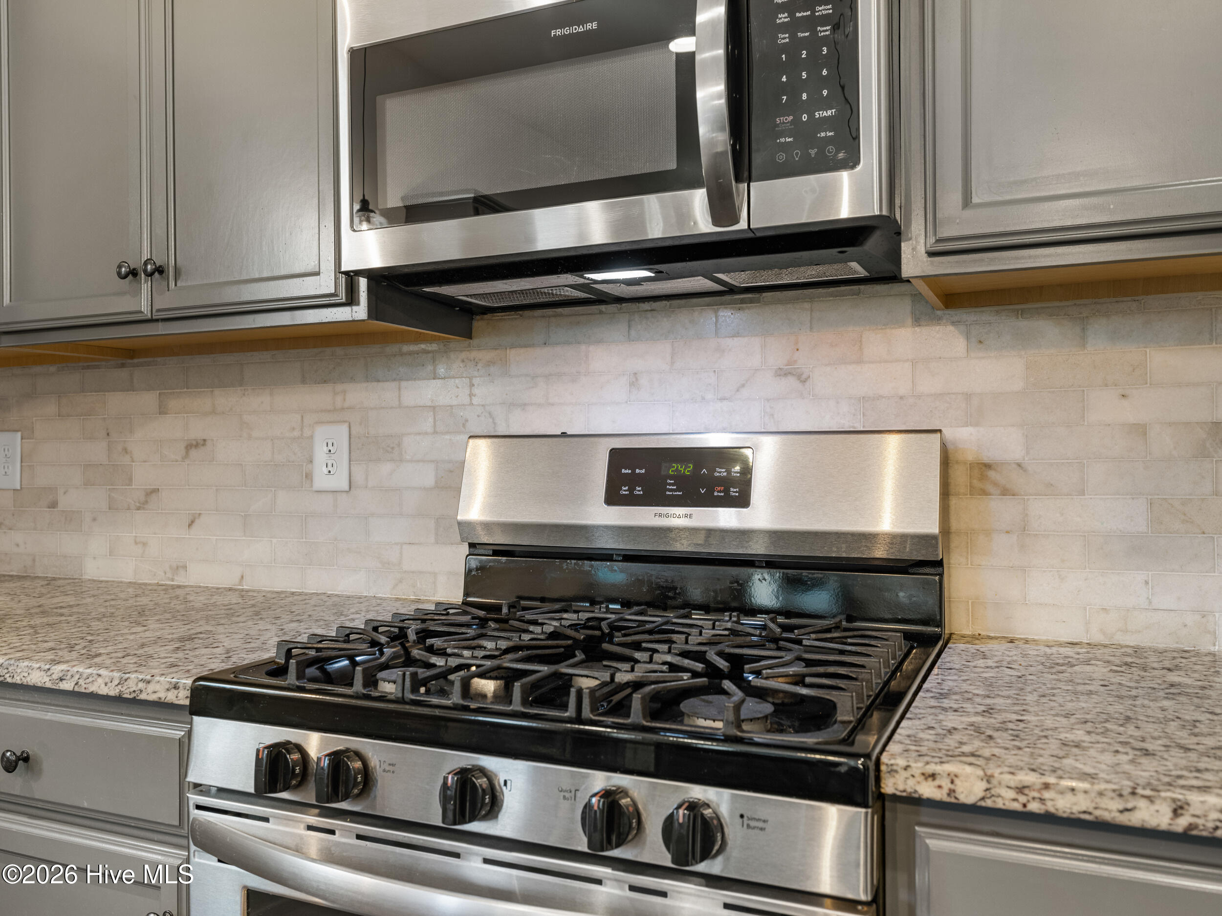 100570237 | Photo 40