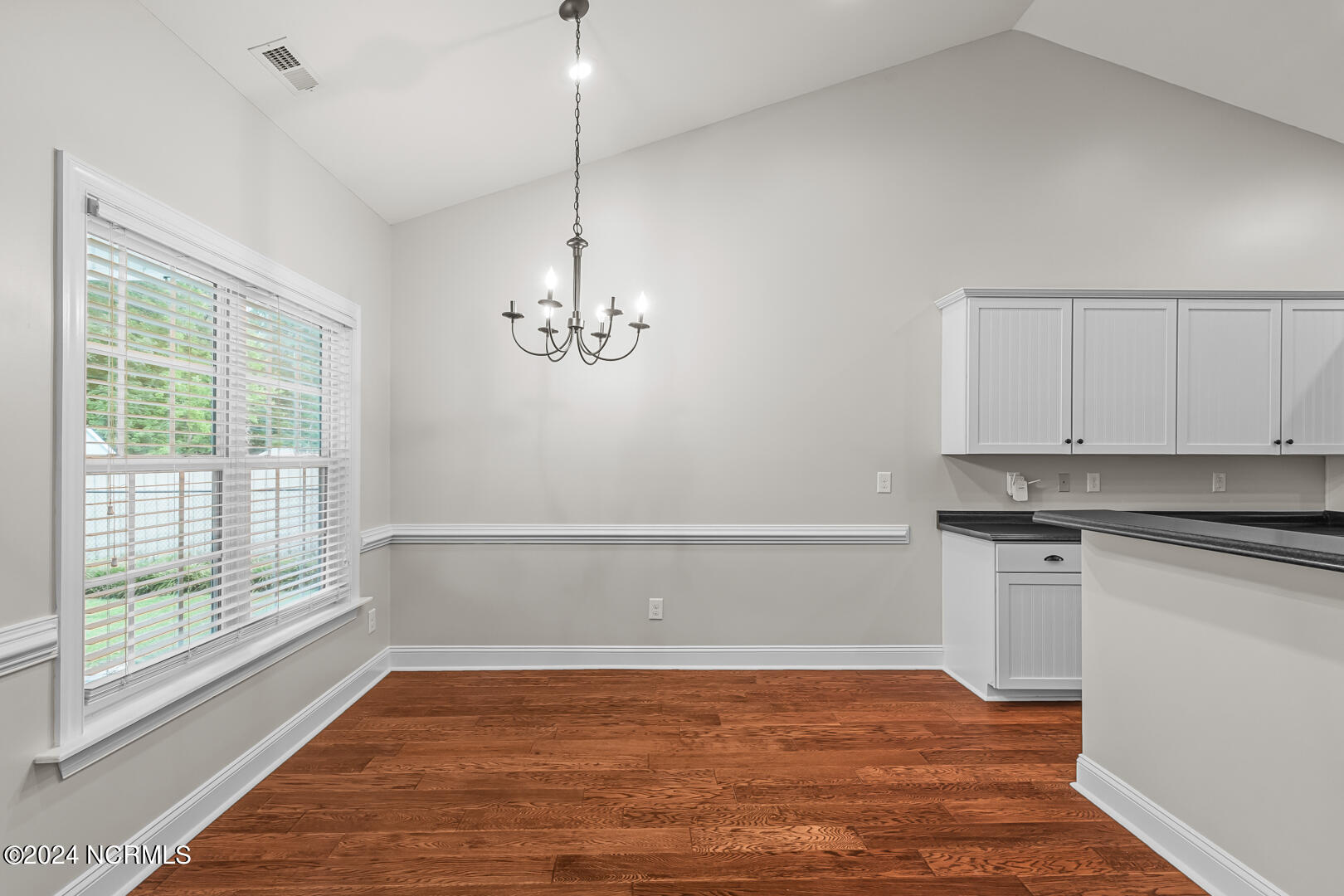 100543742 | Photo 19