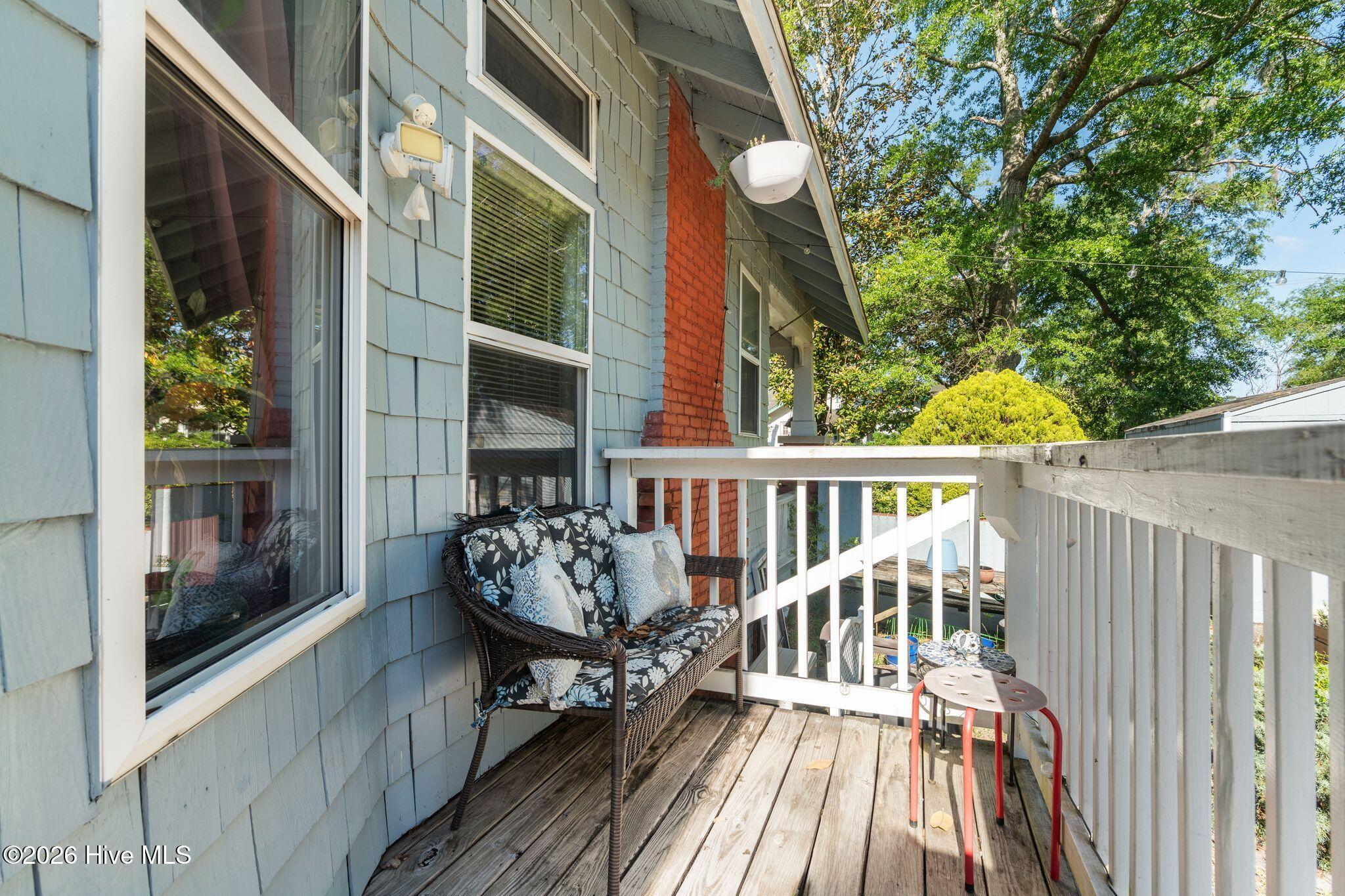 100570327 | Photo 65