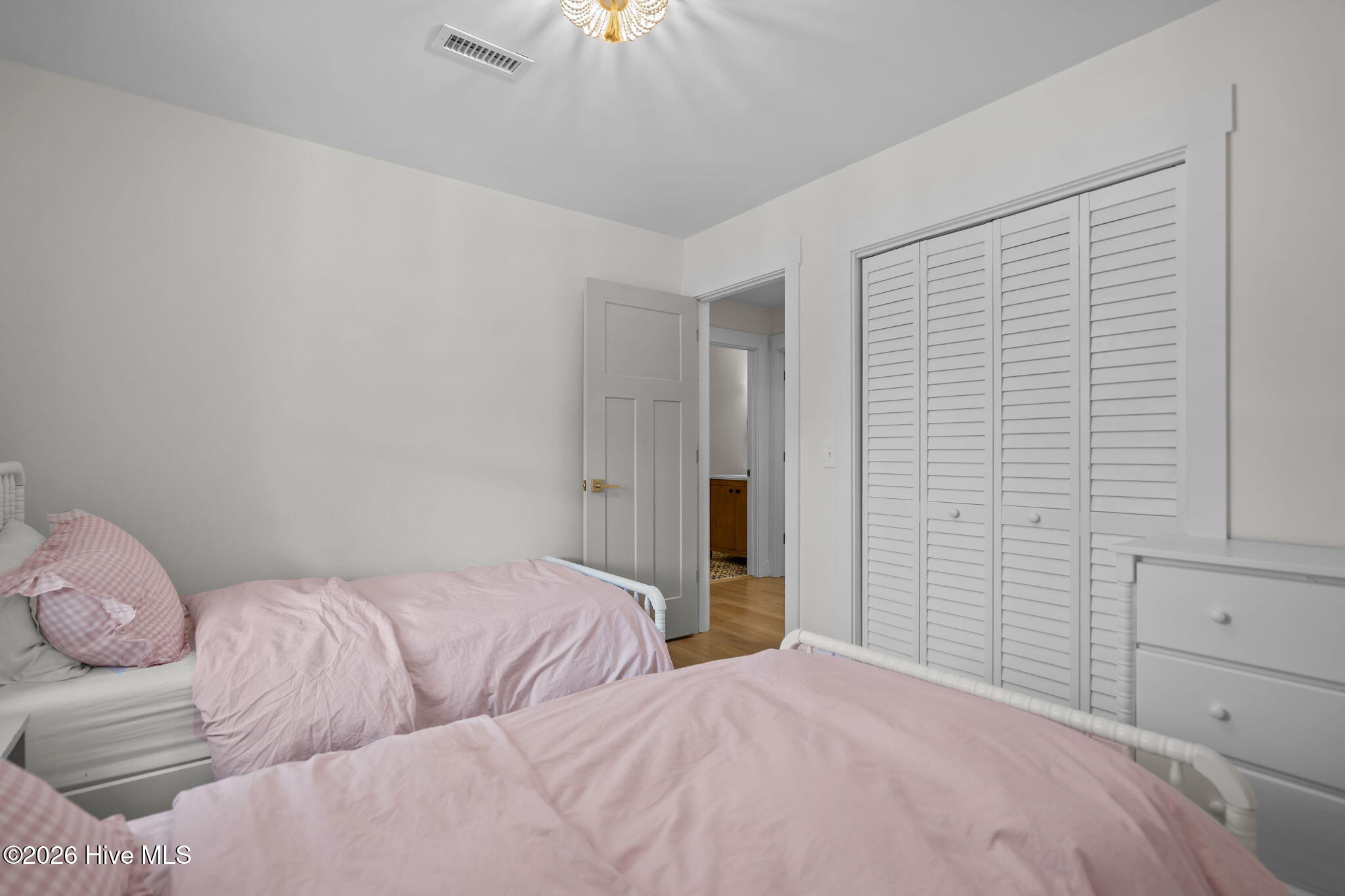 100552729 | Photo 26