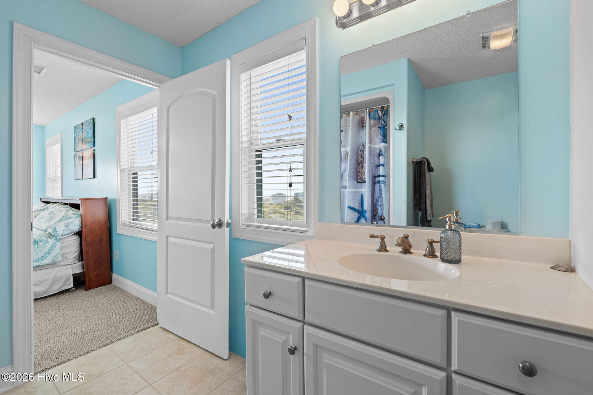 100561673 | Photo 26