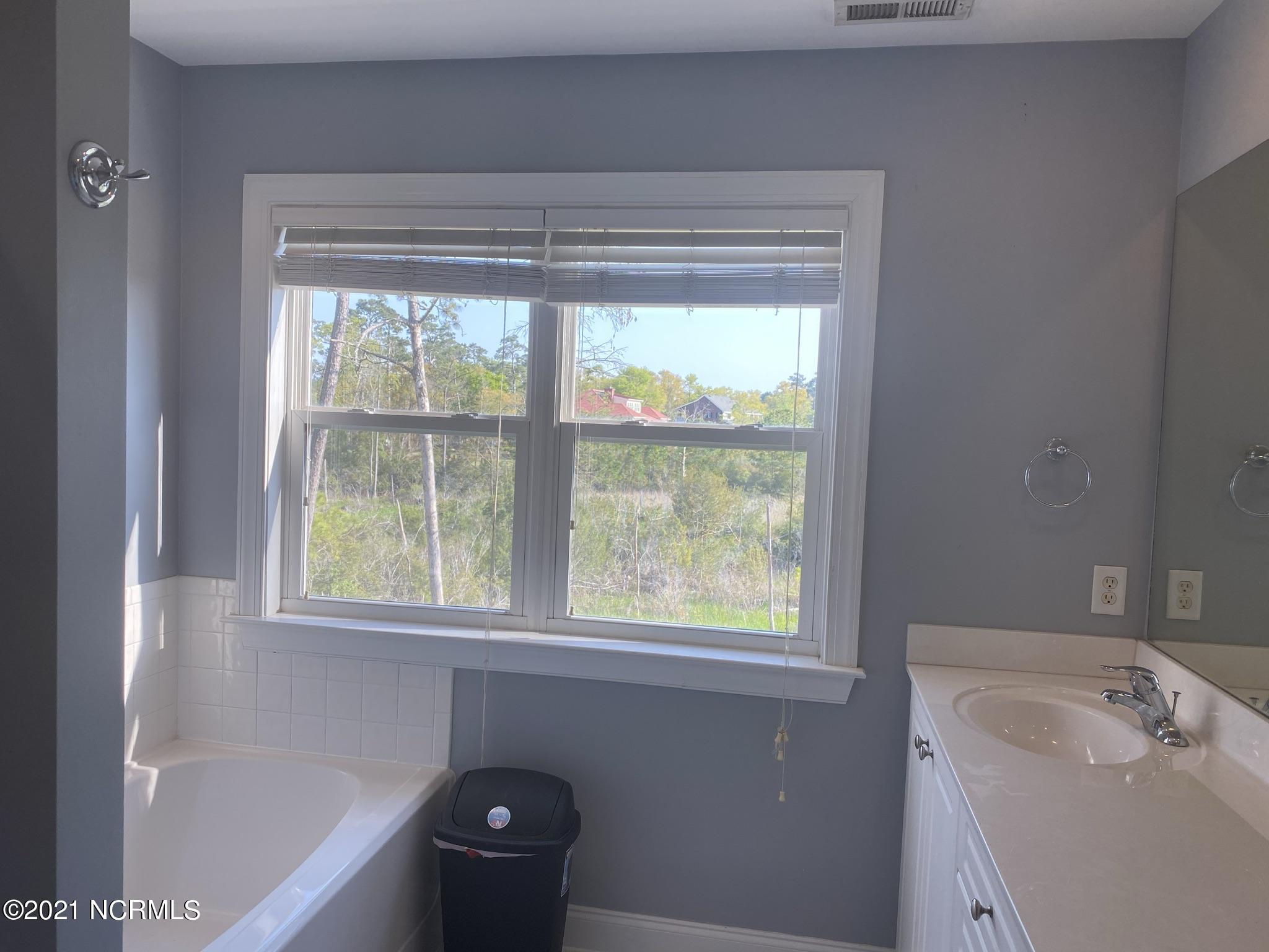 100535650 | Photo 18