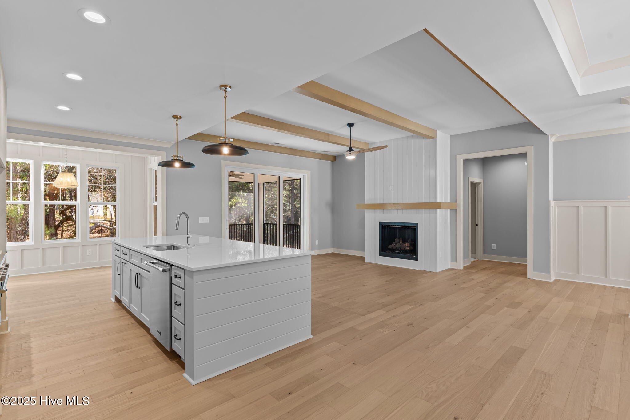 100532688 | Photo 15