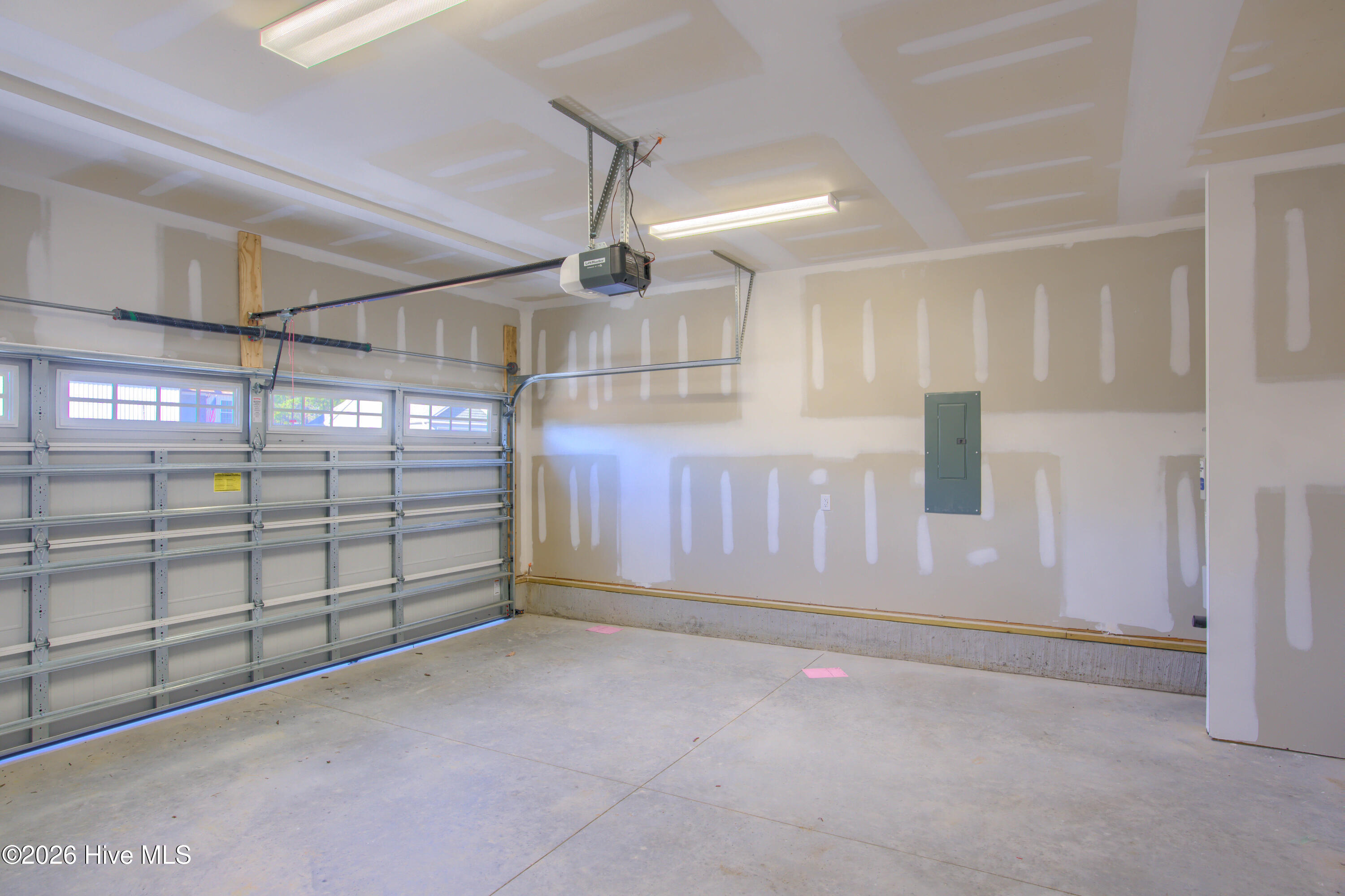 100526863 | Photo 23