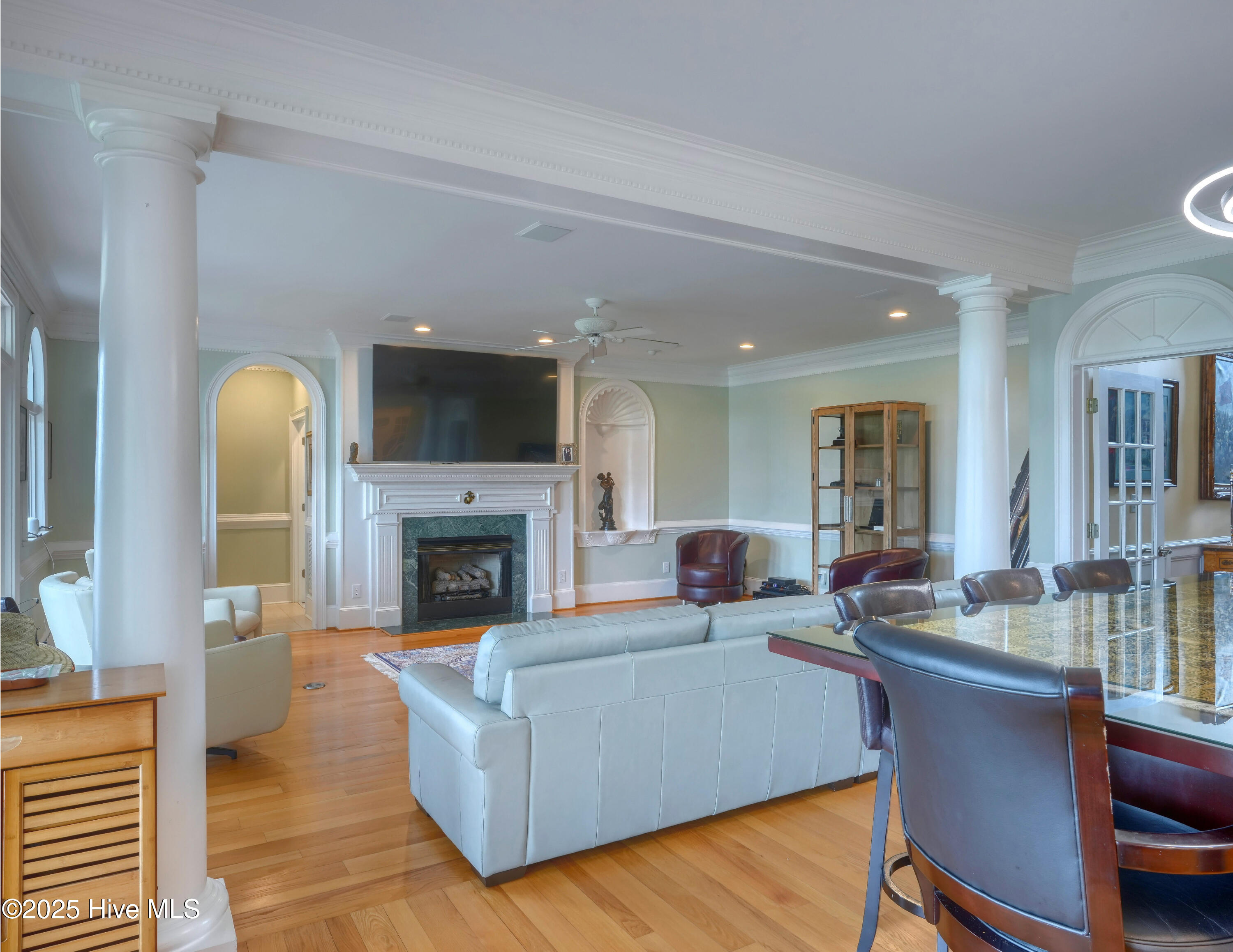 100512986 | Photo 19