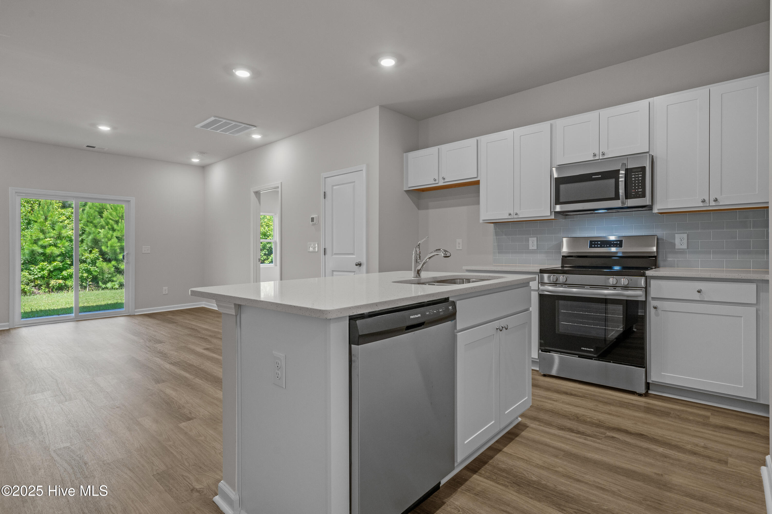 100534504 | Photo 14