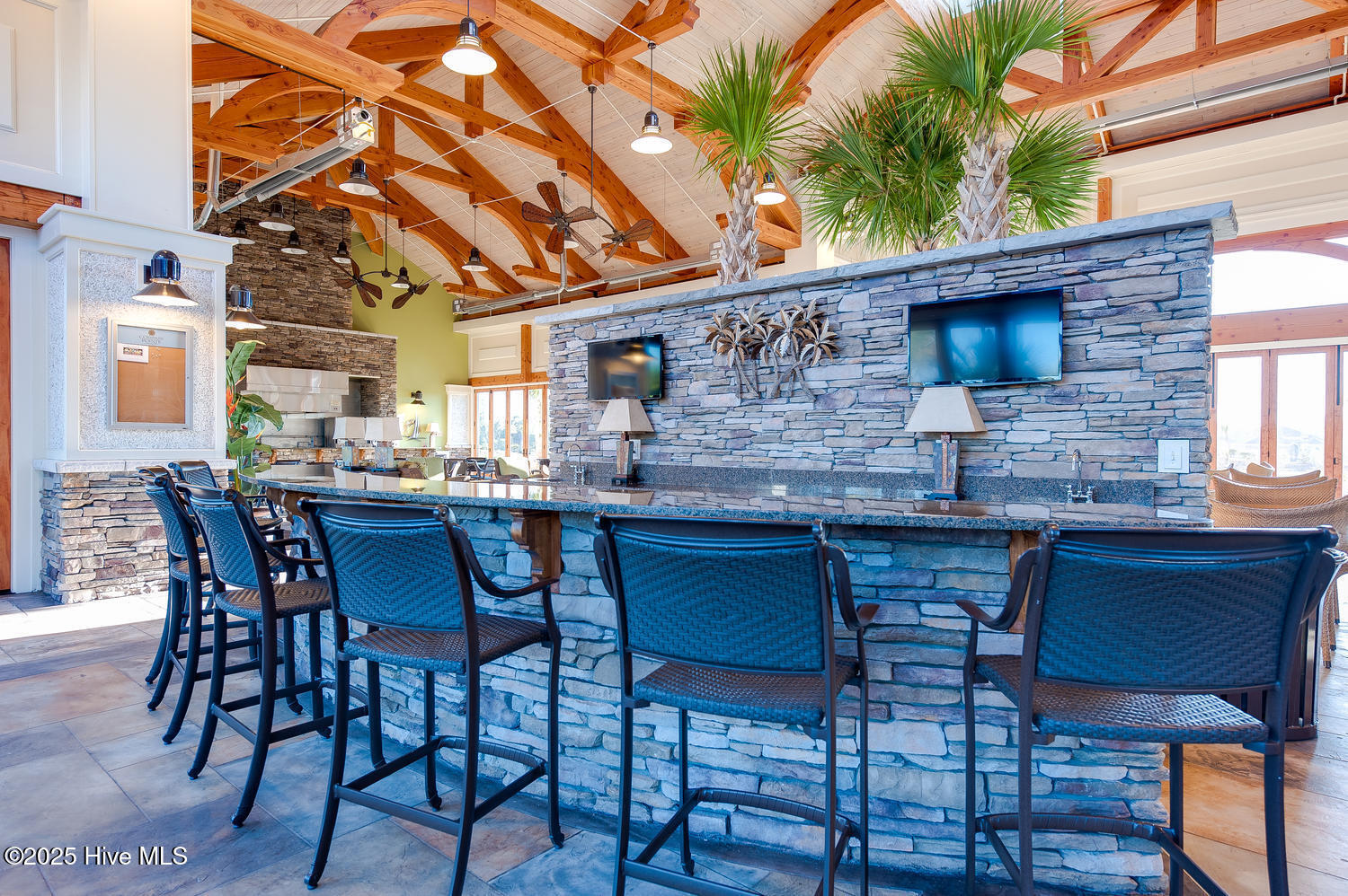 100514477 | Photo 65