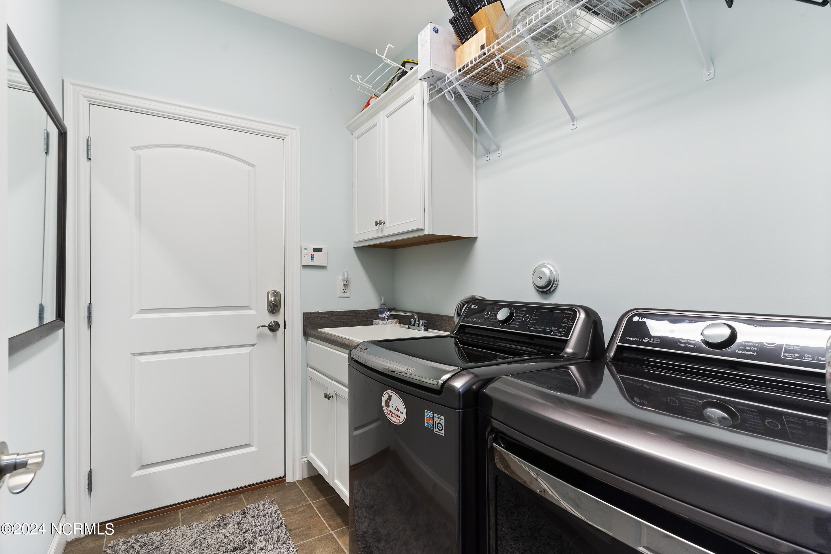 100554009 | Photo 30