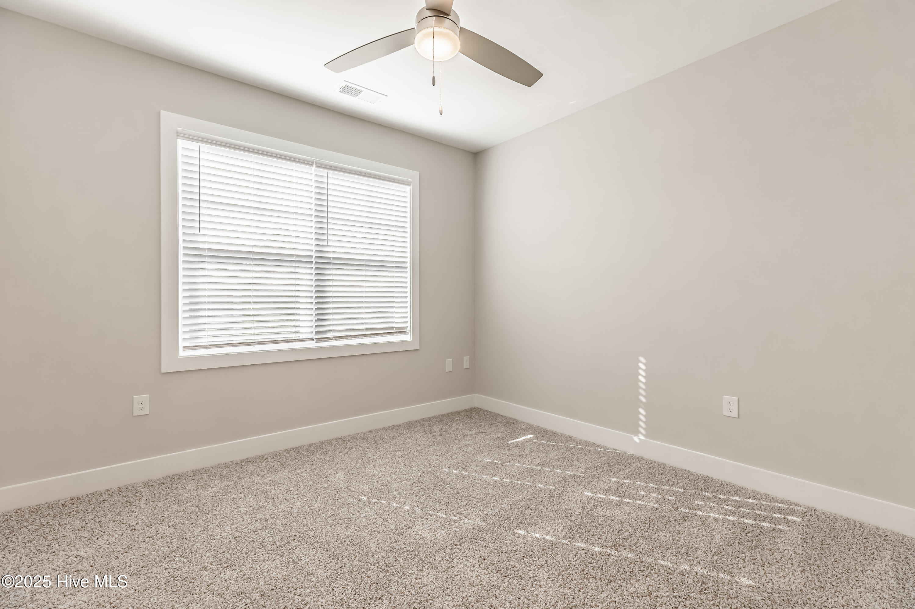 100529358 | Photo 28