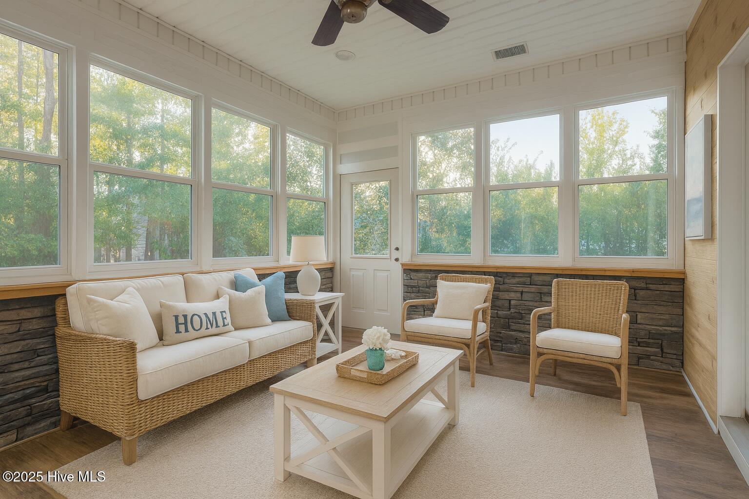 100542410 | Photo 30