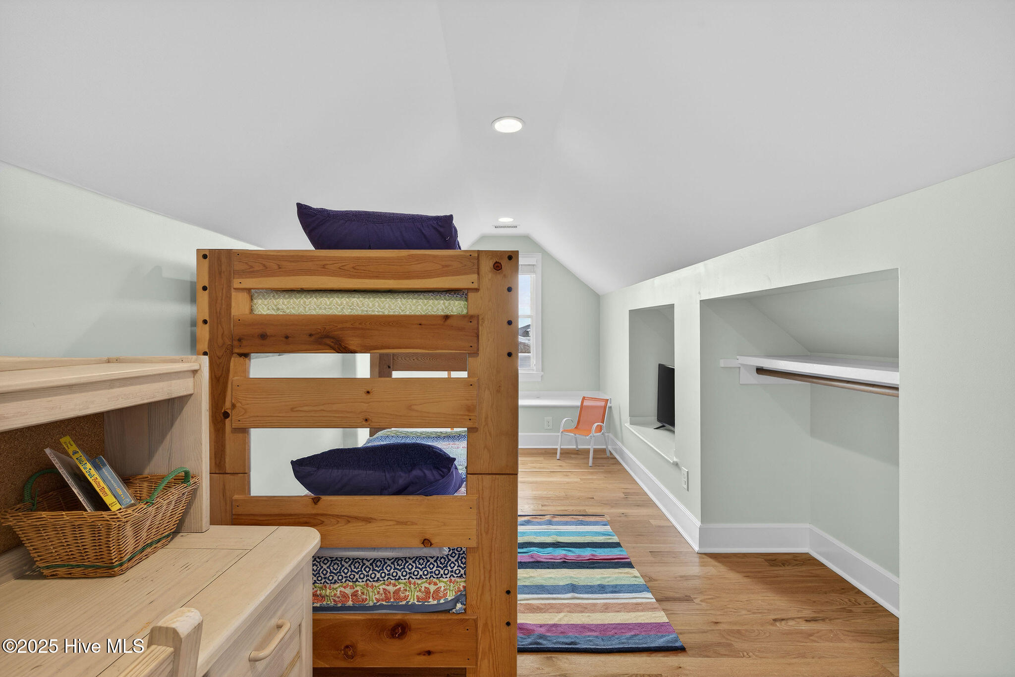 100546146 | Photo 51