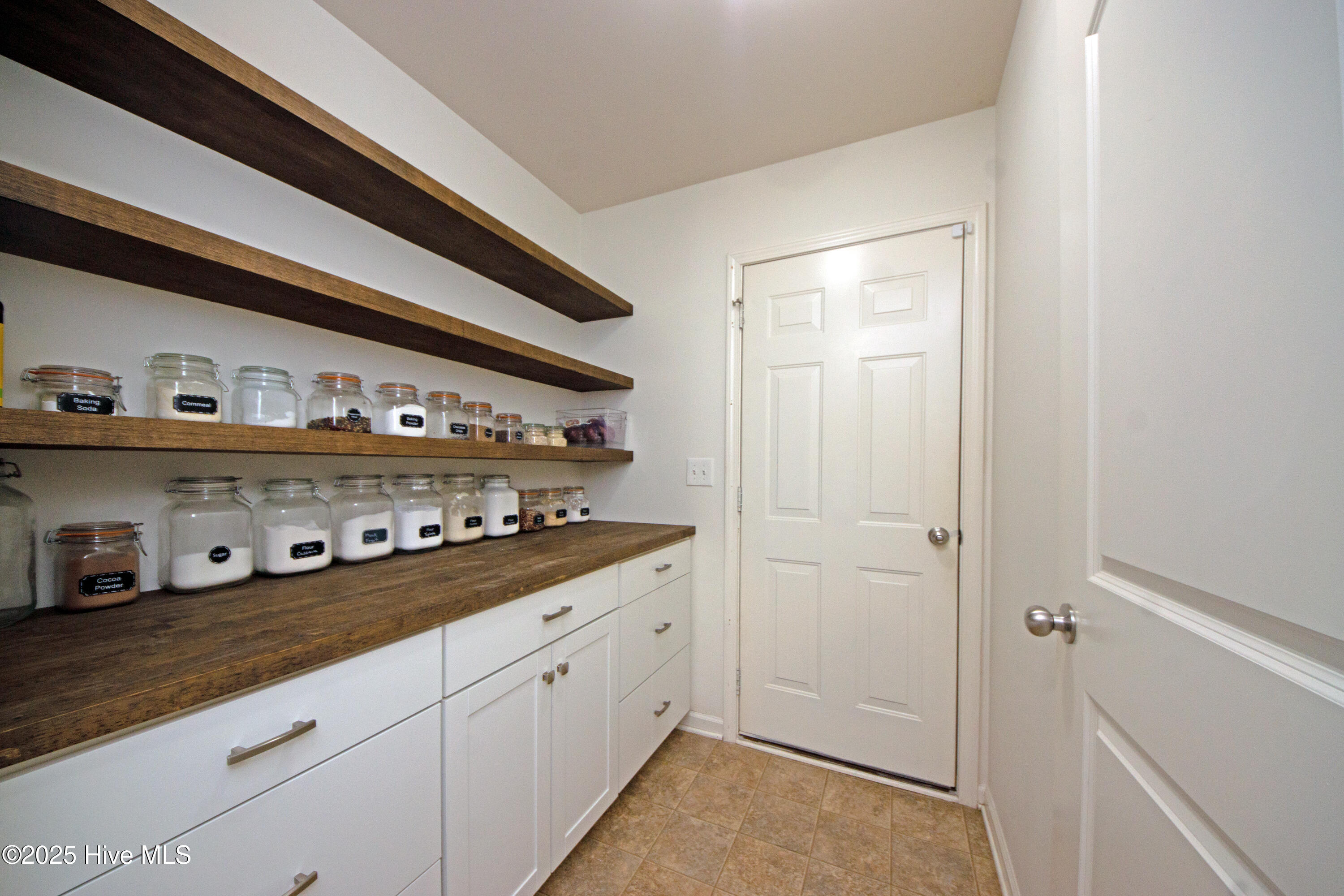 100542211 | Photo 30