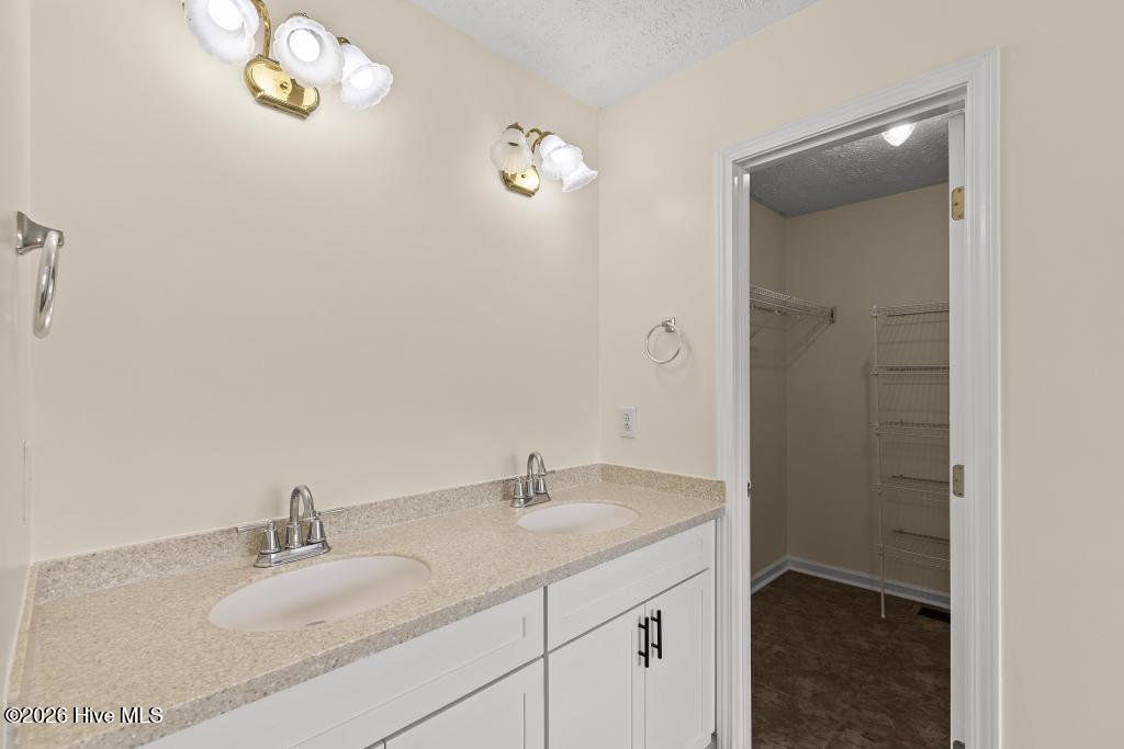 100567126 | Photo 17