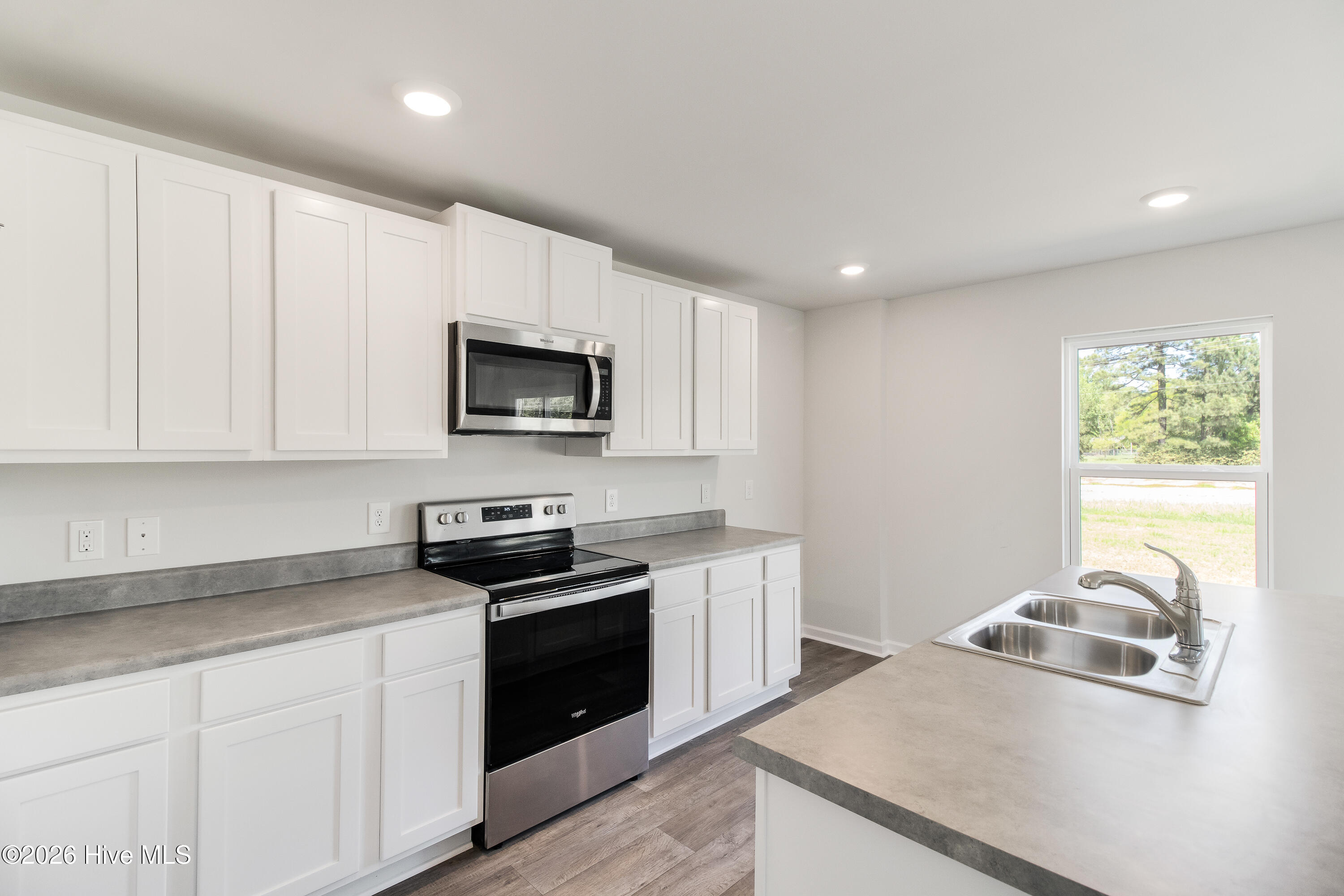 100550212 | Photo 13