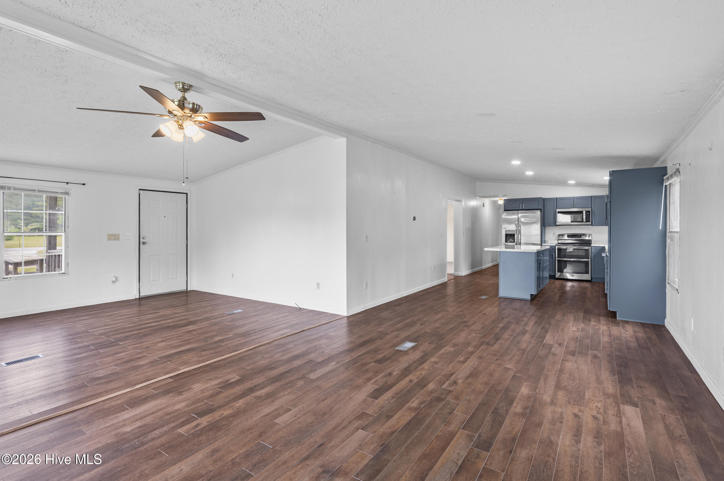 100568430 | Photo 13