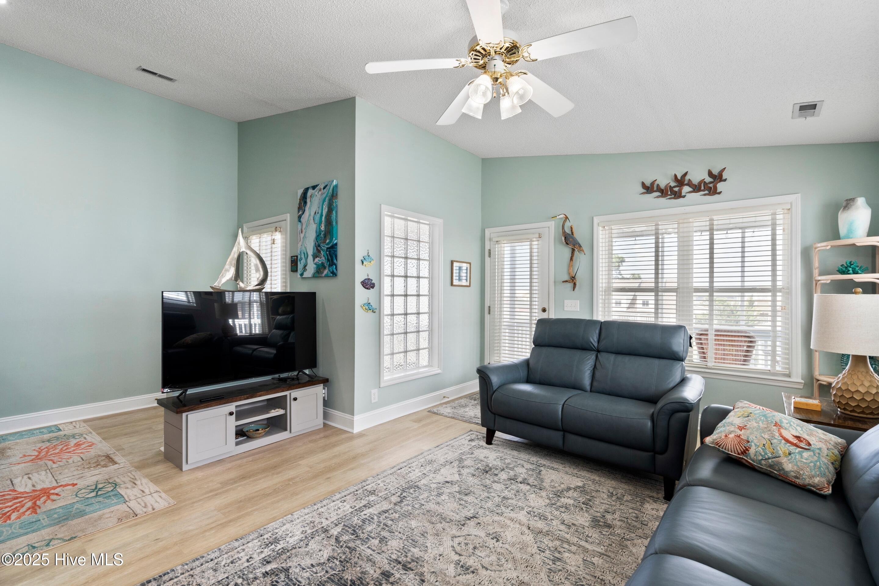 100521733 | Photo 13