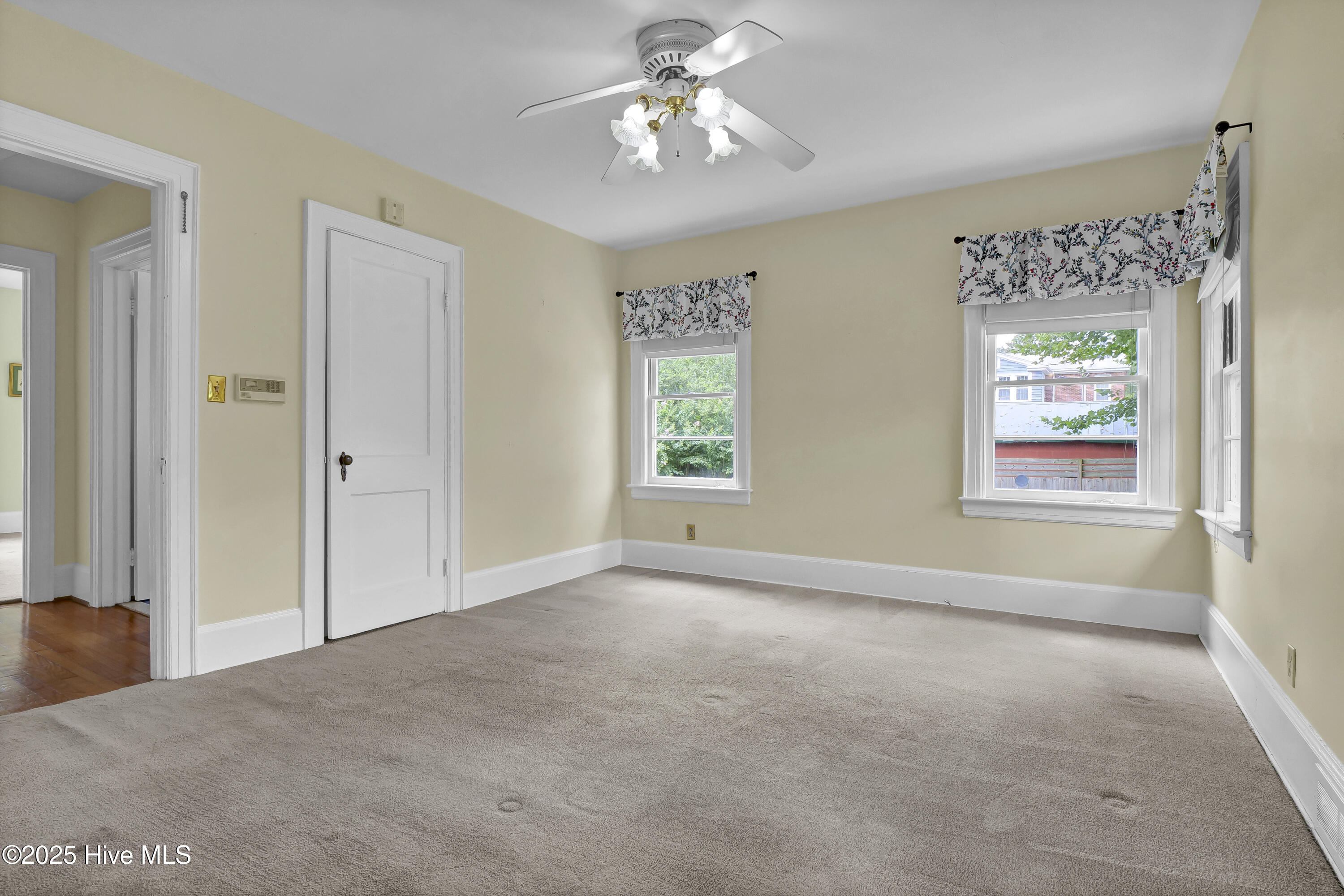 100523883 | Photo 26