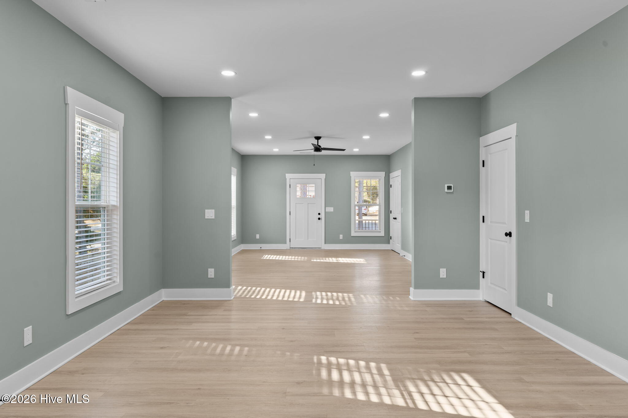 100548399 | Photo 22