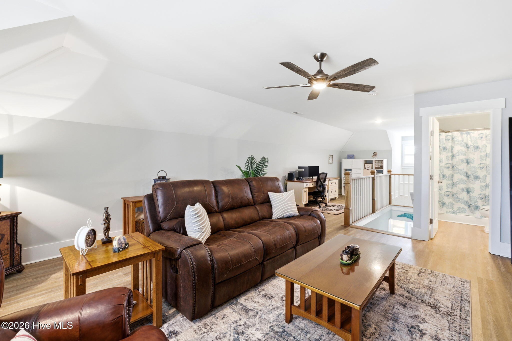 100562924 | Photo 26