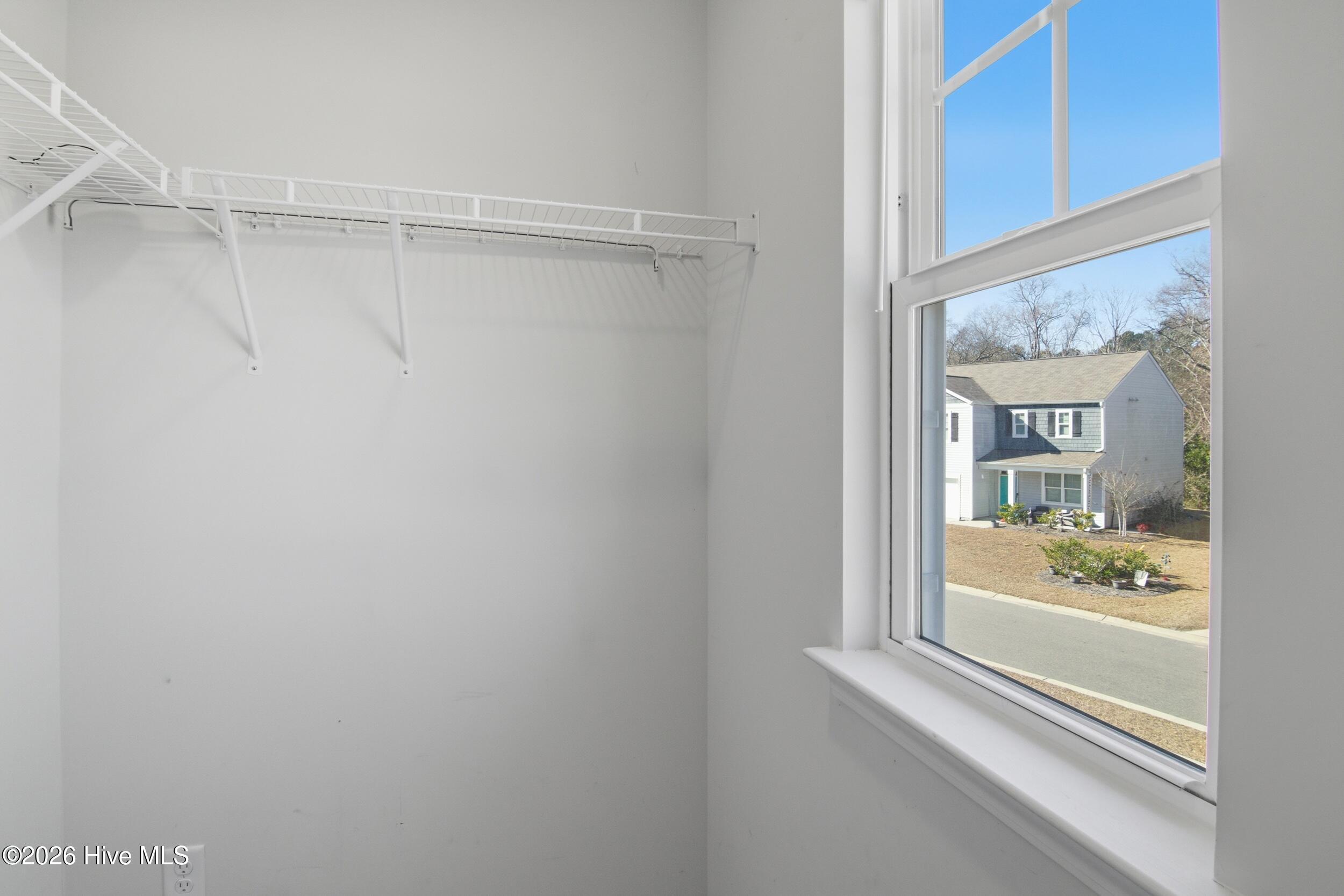 100551799 | Photo 22