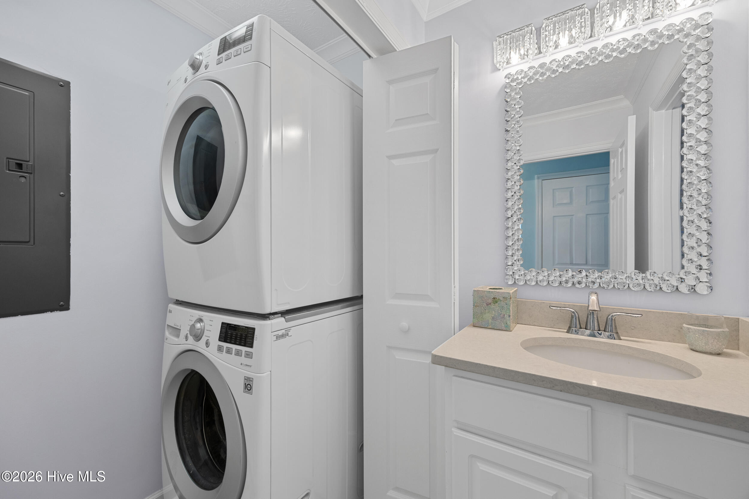 100558134 | Photo 12