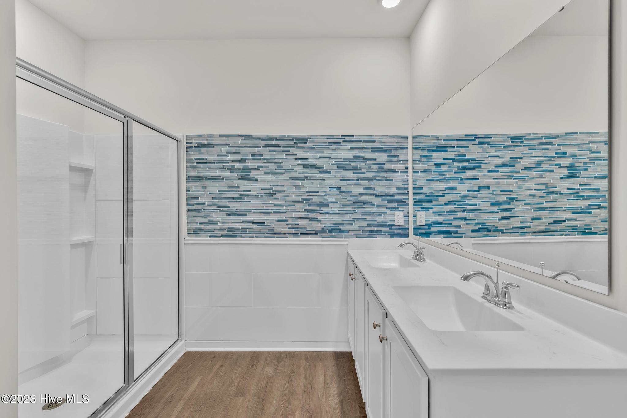 100557258 | Photo 21